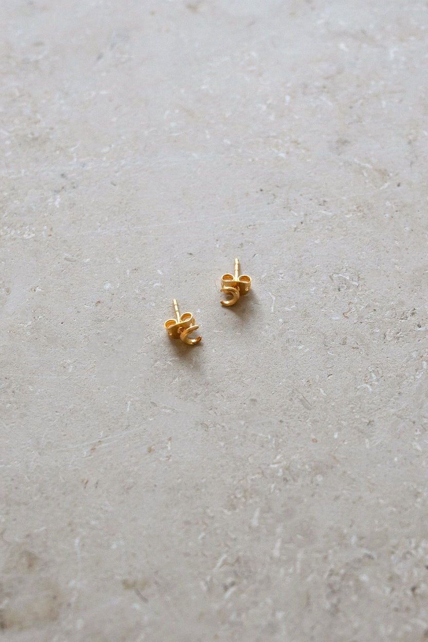 half-moon-earring-gold-gold plated-all-time classic-by-bar-aanvullende-foto