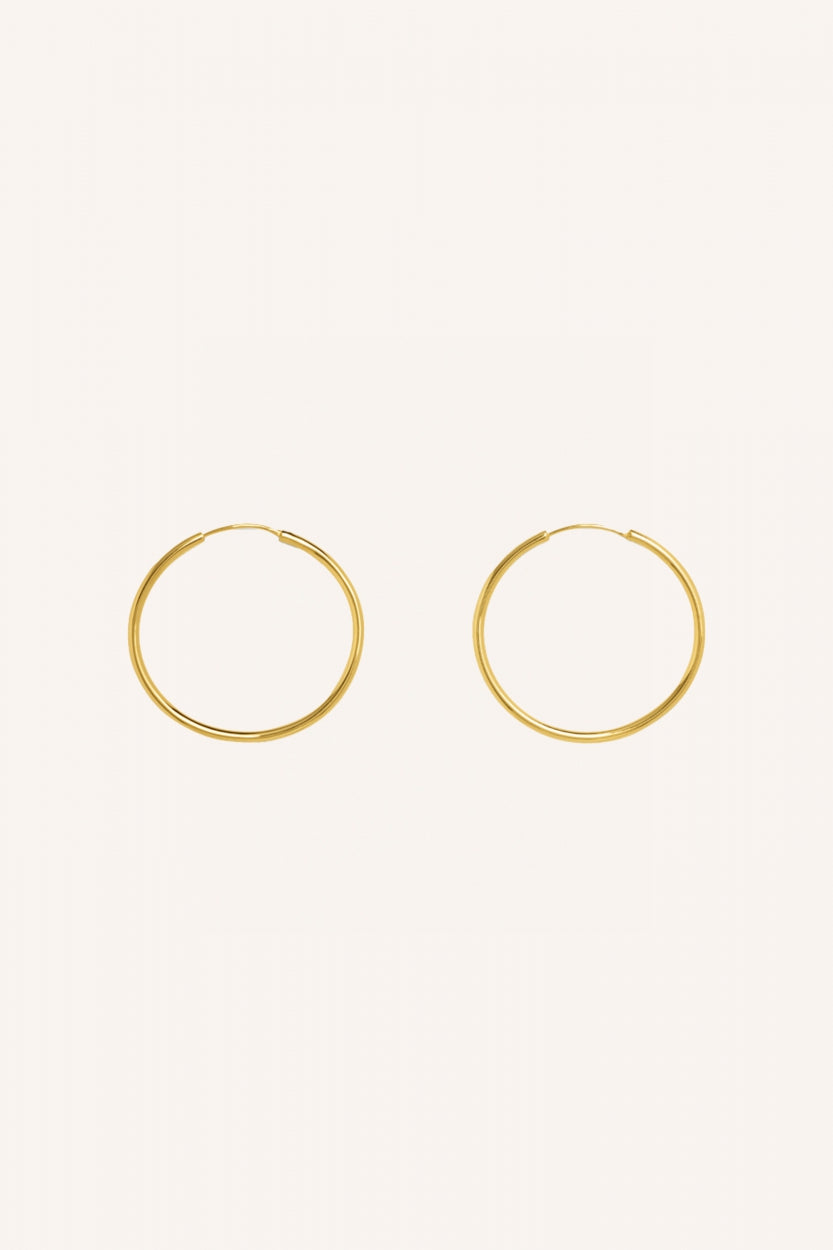 pd-round-earring-m-gold-22-karaats gouden plating-gold plated-casual fit-by-bar-sfeerbeeld