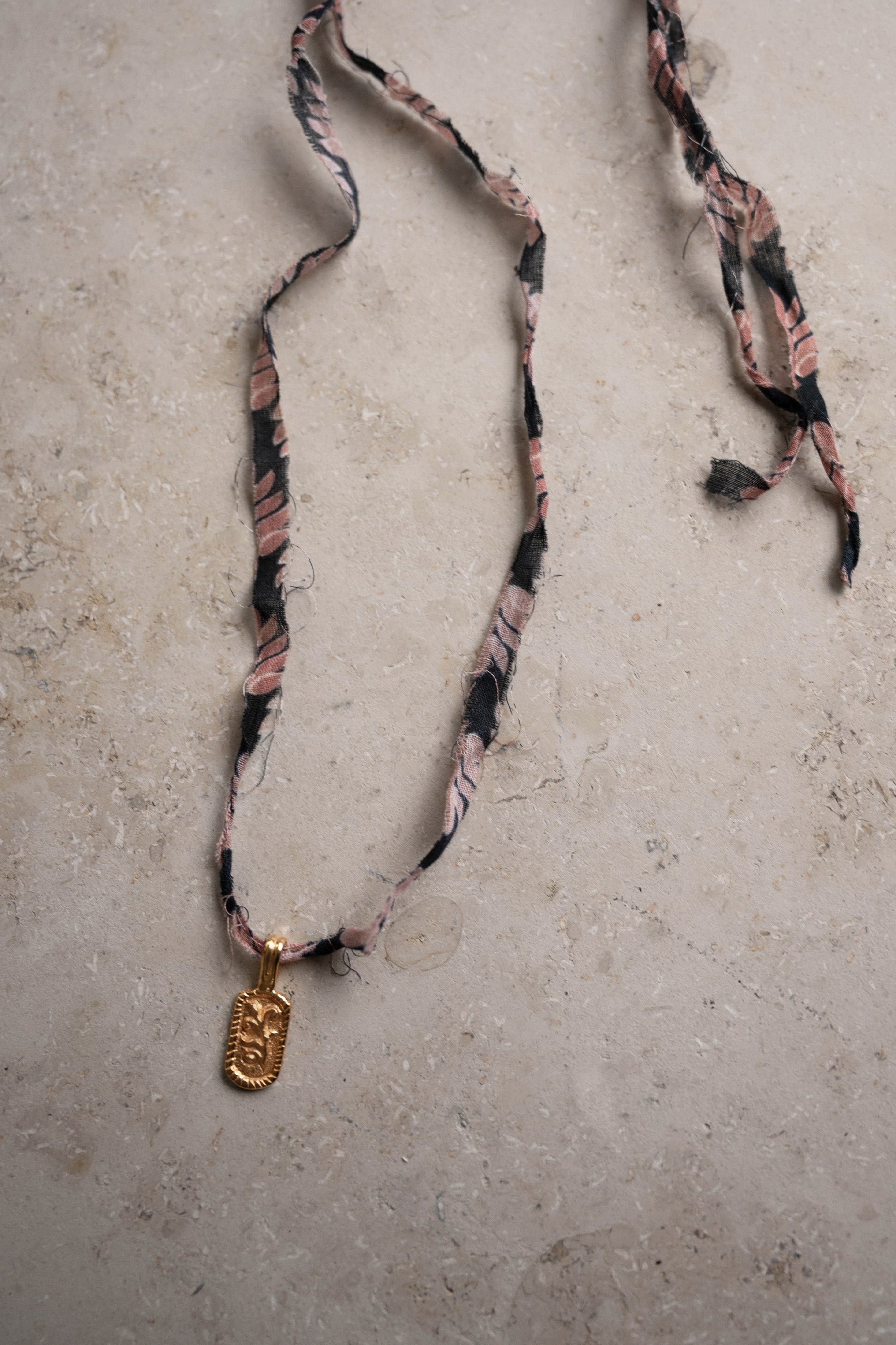 collar de varanasi | impresión de hoja