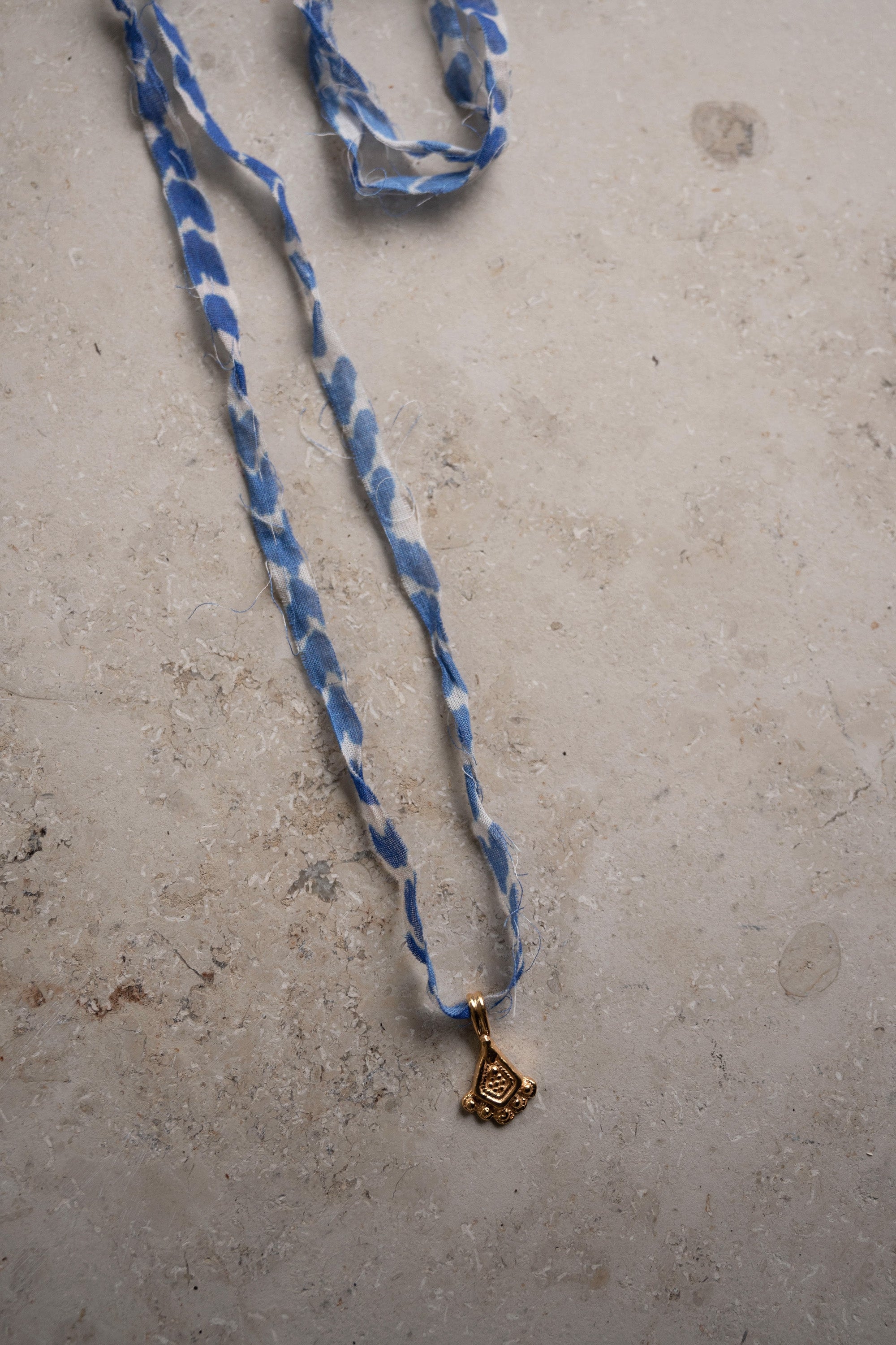 delhi necklace | blue love print