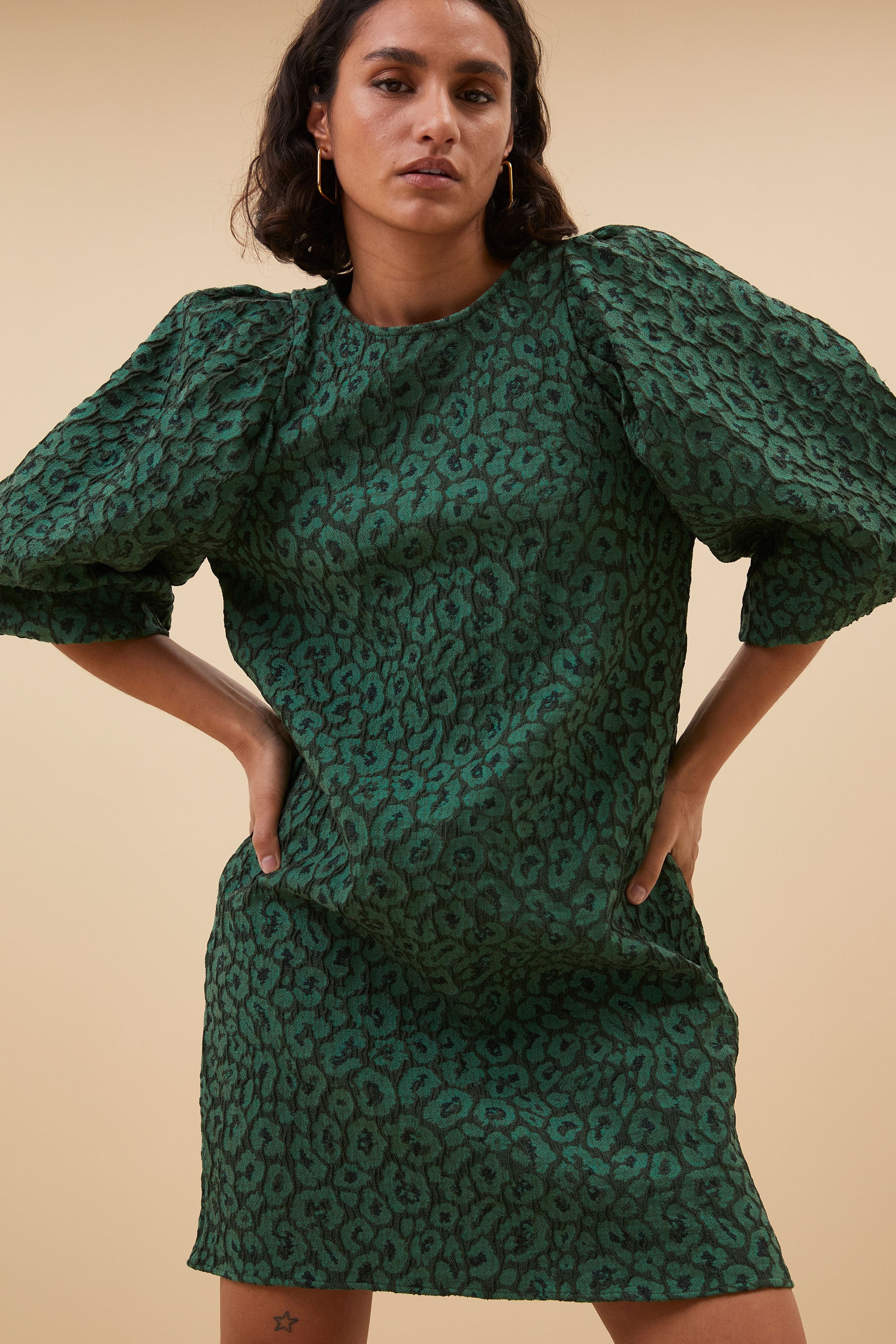 vestido zasu leo ​​| estampado pantera verde