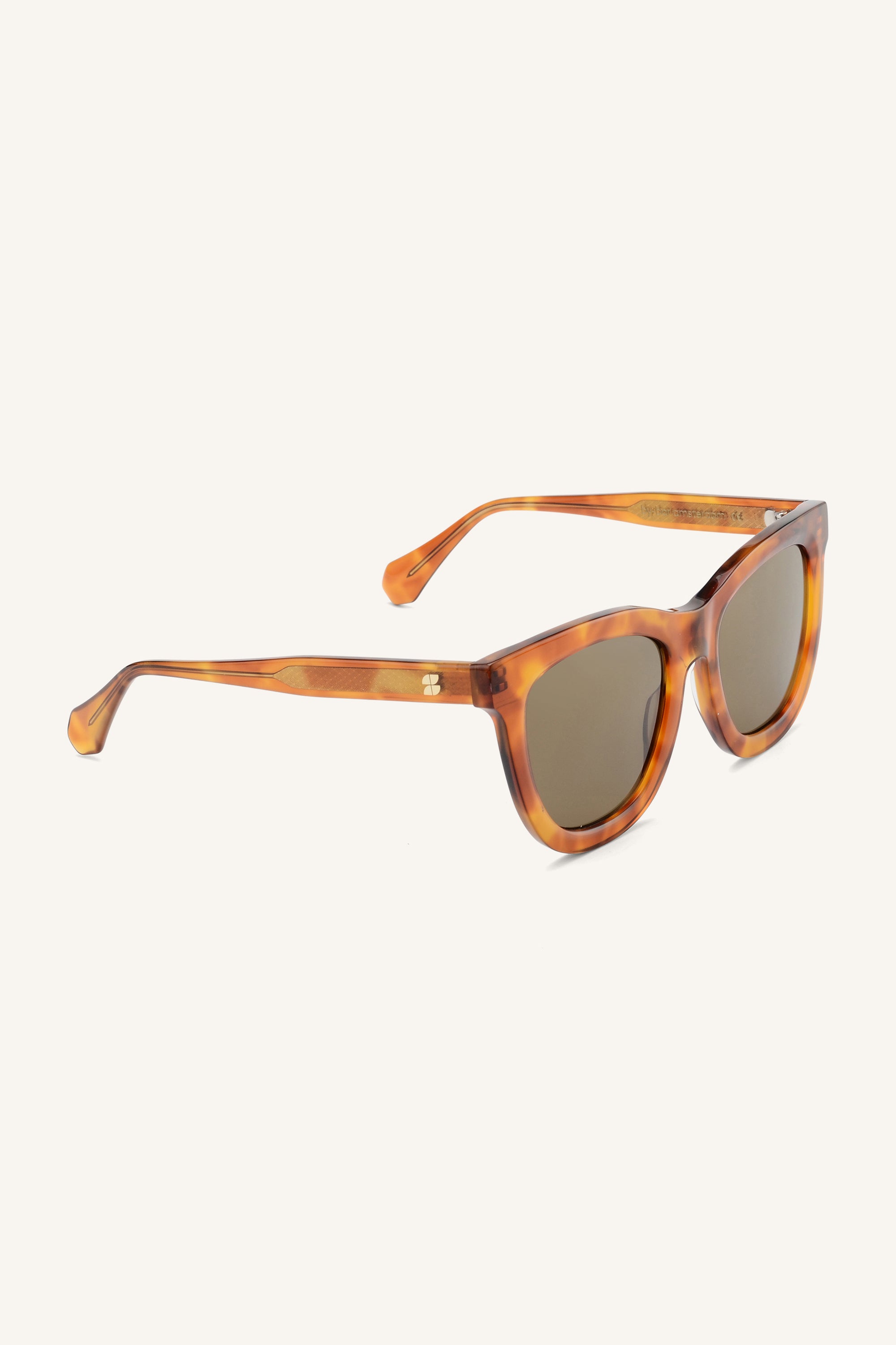 saar sunglasses | caramel