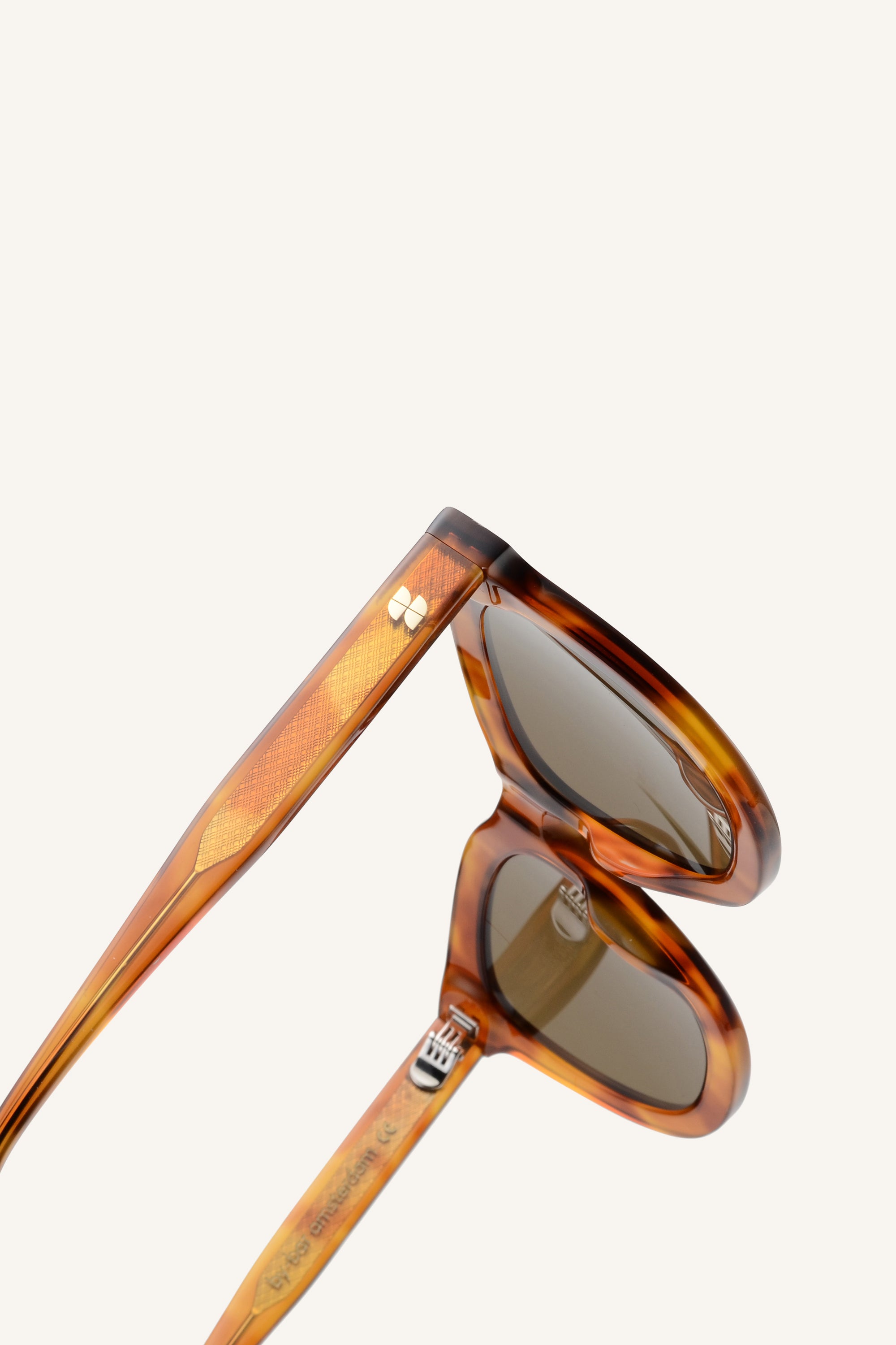 saar sunglasses | caramel