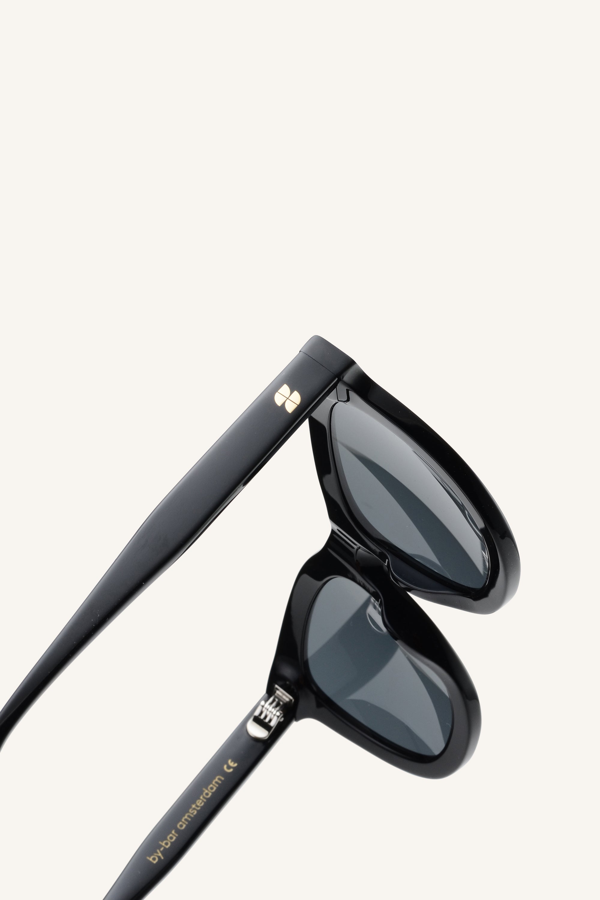 saar sunglasses | black