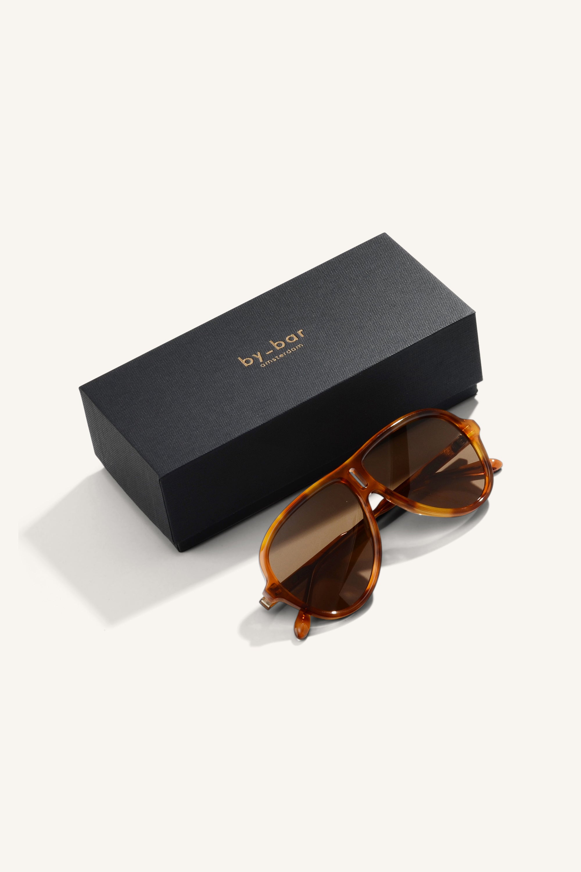 steph sunglasses | caramel