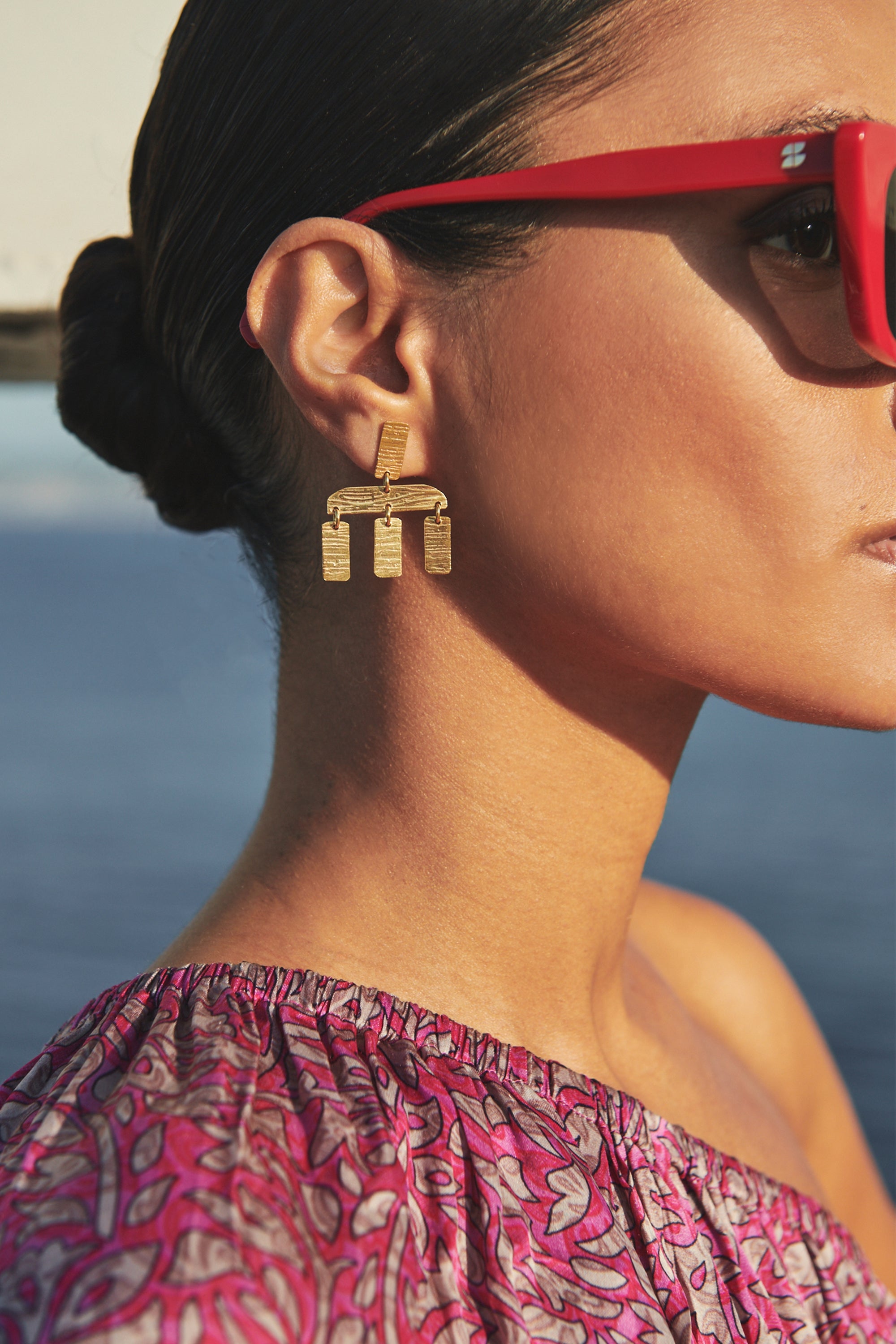 puck single earring | gold