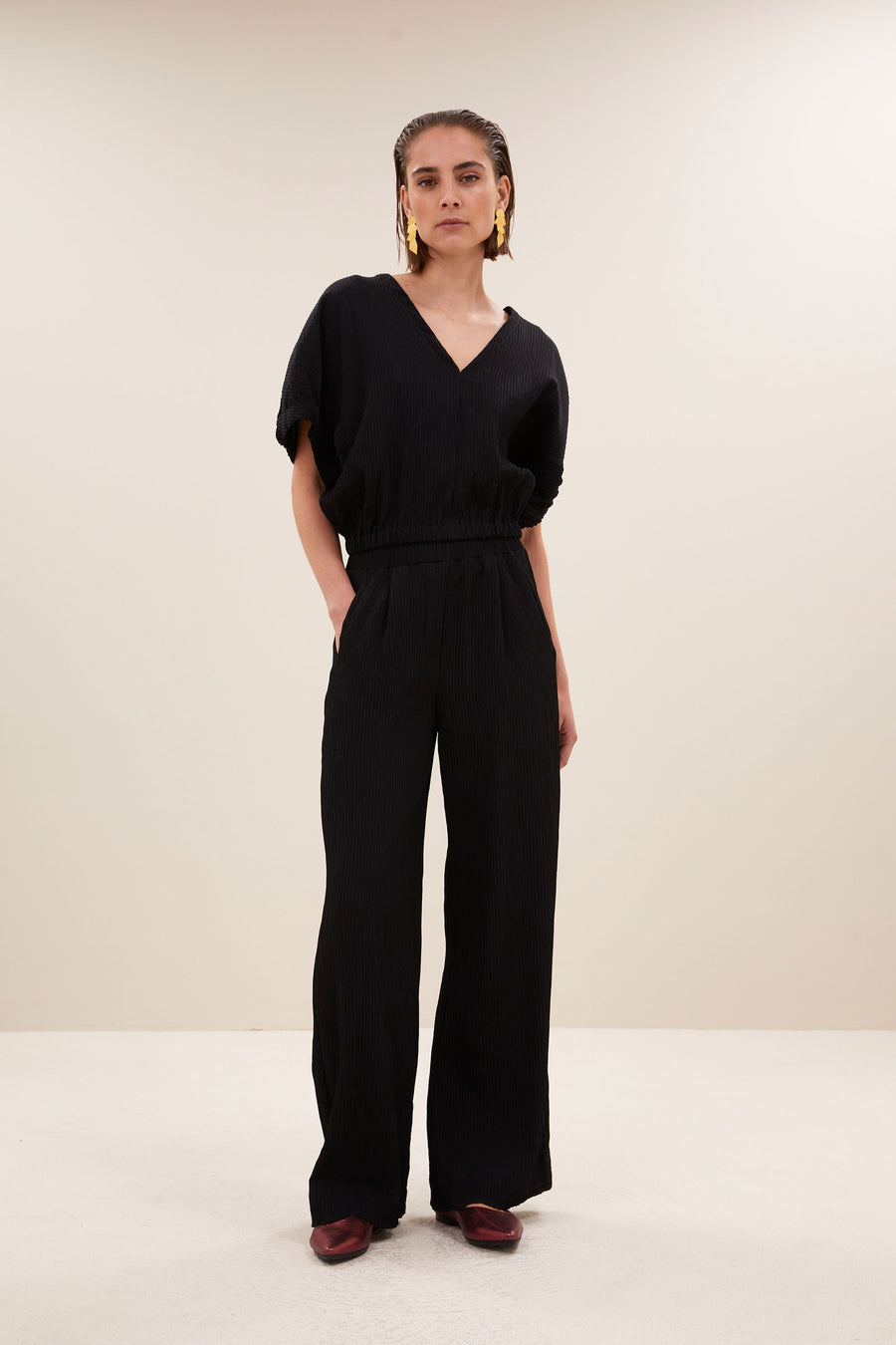 mabel-structure-stripe-blouse-jet-black-by-bar-sfeerbeeld