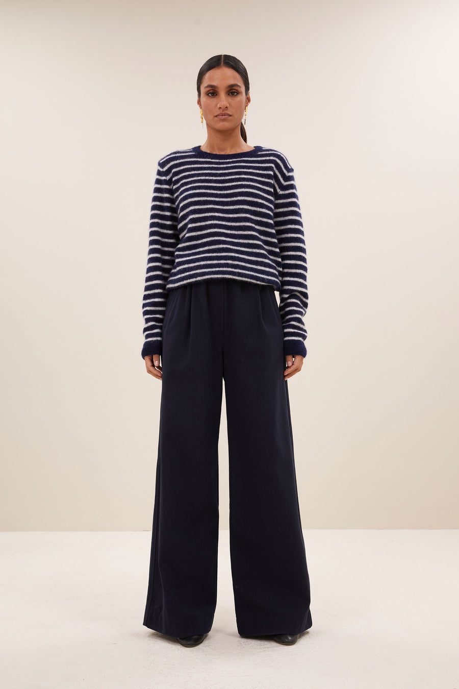 benny stripe pullover - midnight small stripe, verlaagde schoudernaden, normale pasvorm, wolblend - by-bar - vooraanzicht