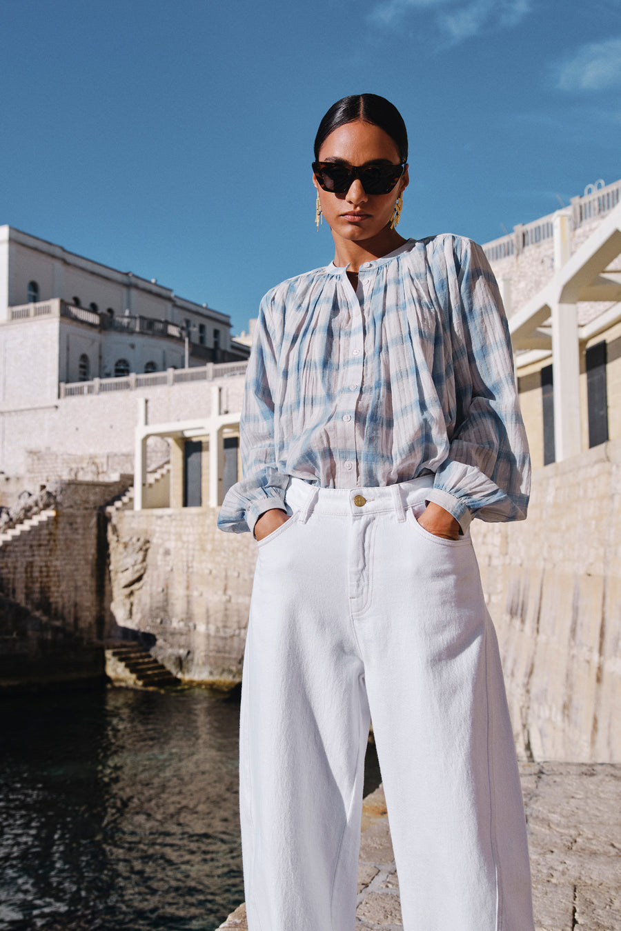 nyka-check-blouse-light-blue-check-by-bar-sfeerbeeld