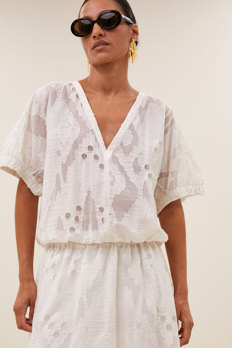 blouse-mabel-mist-blouse-cream-by-bar-sfeerbeeld
