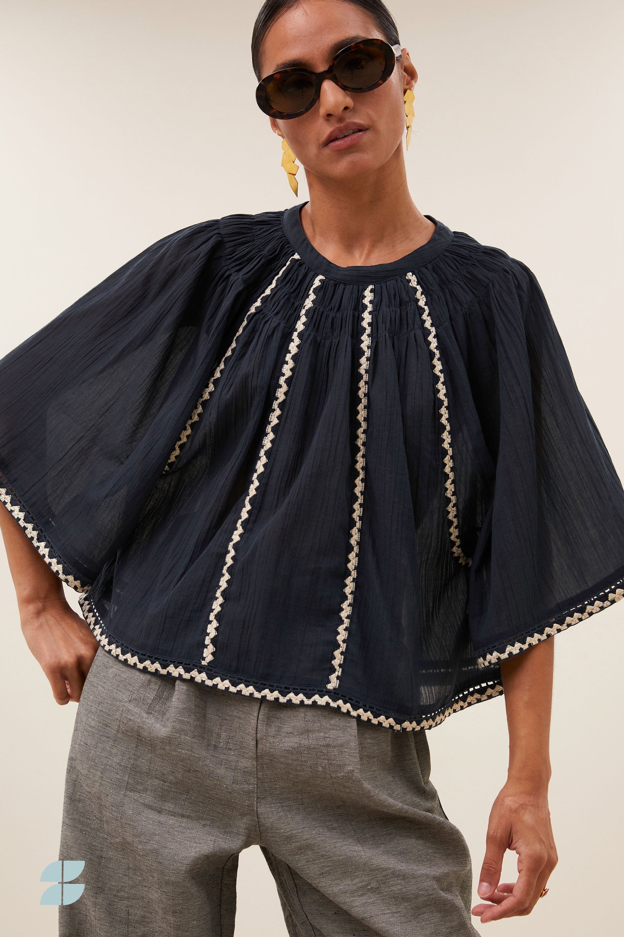 emmi embroidery blouse | charcoal