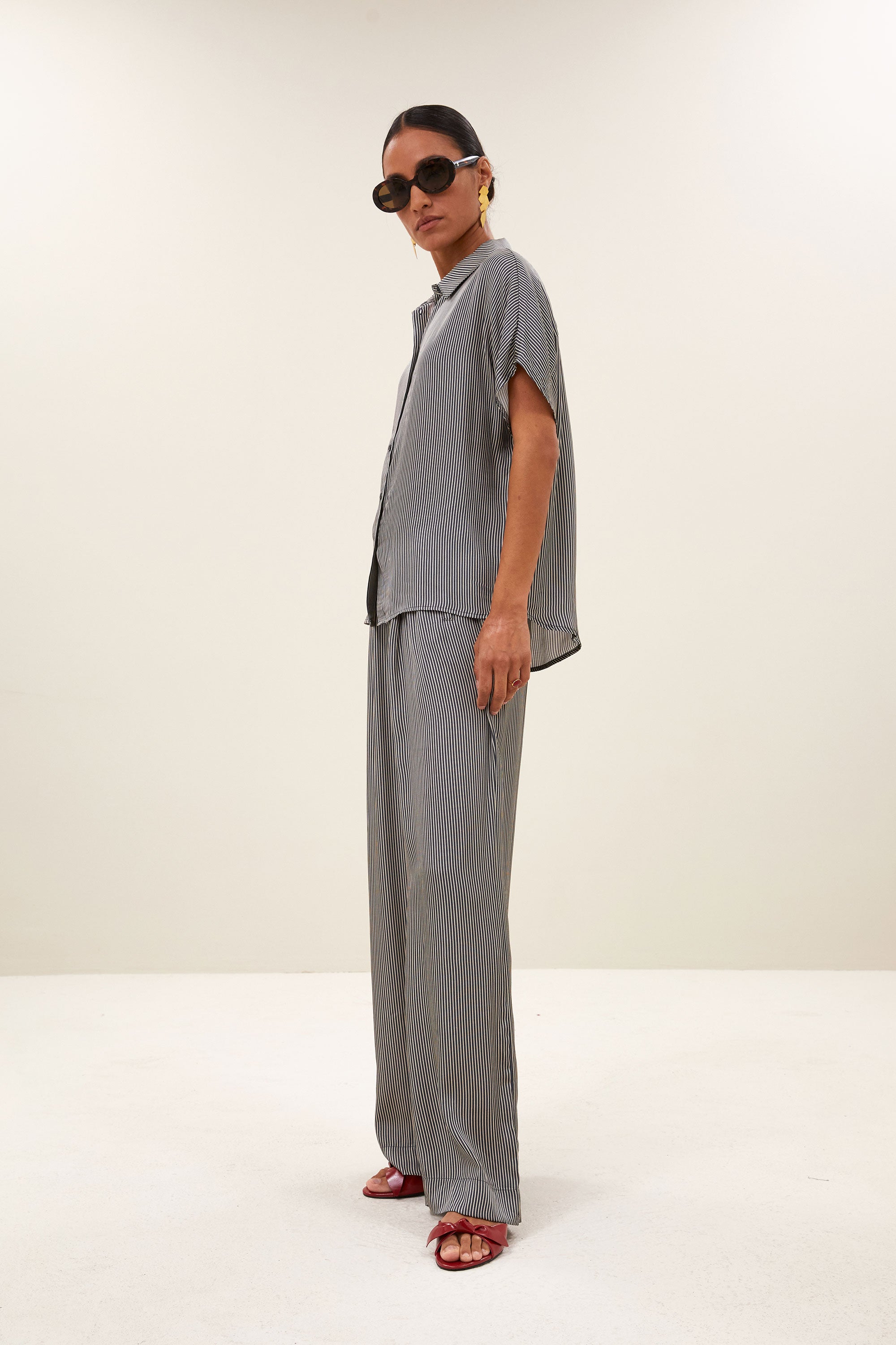 barley silky stripe blouse | jet black stripe