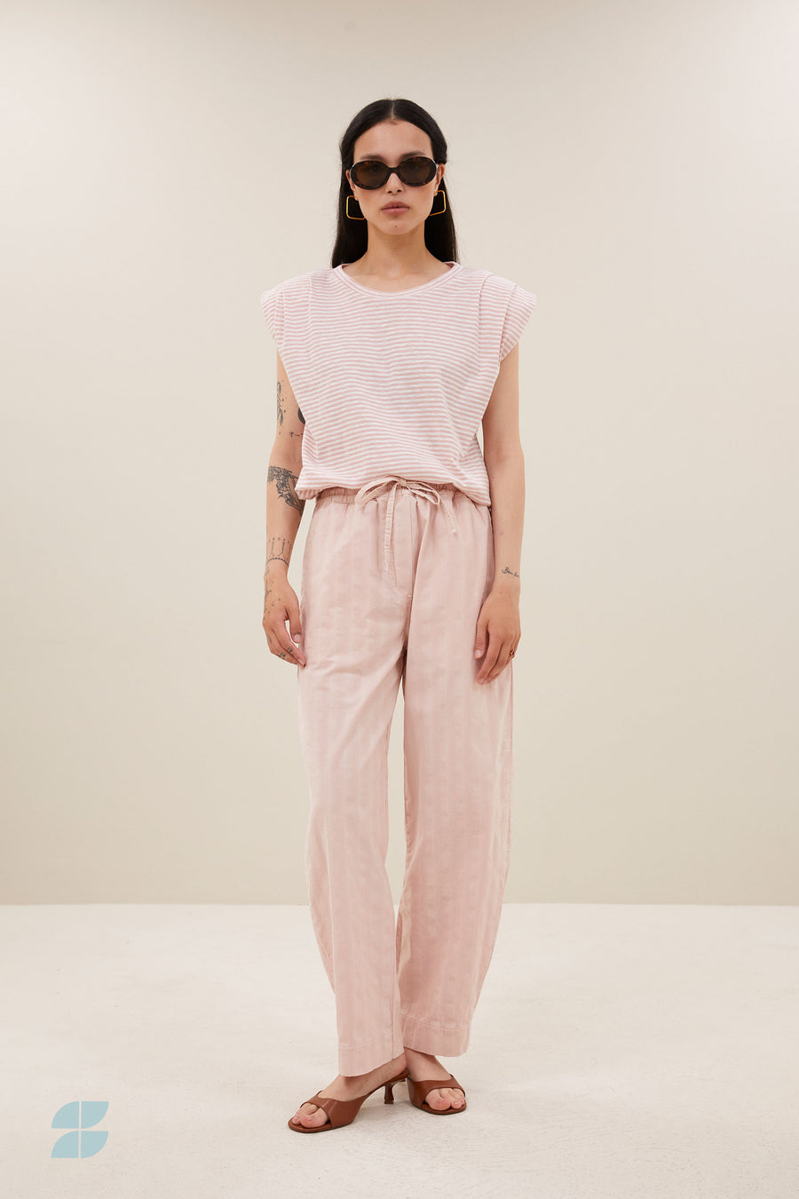 nilou-flame-stripe-top-light-rose-stripe-casual fit-normale pasvorm-ronde halslijn-by-bar-vooraanzicht