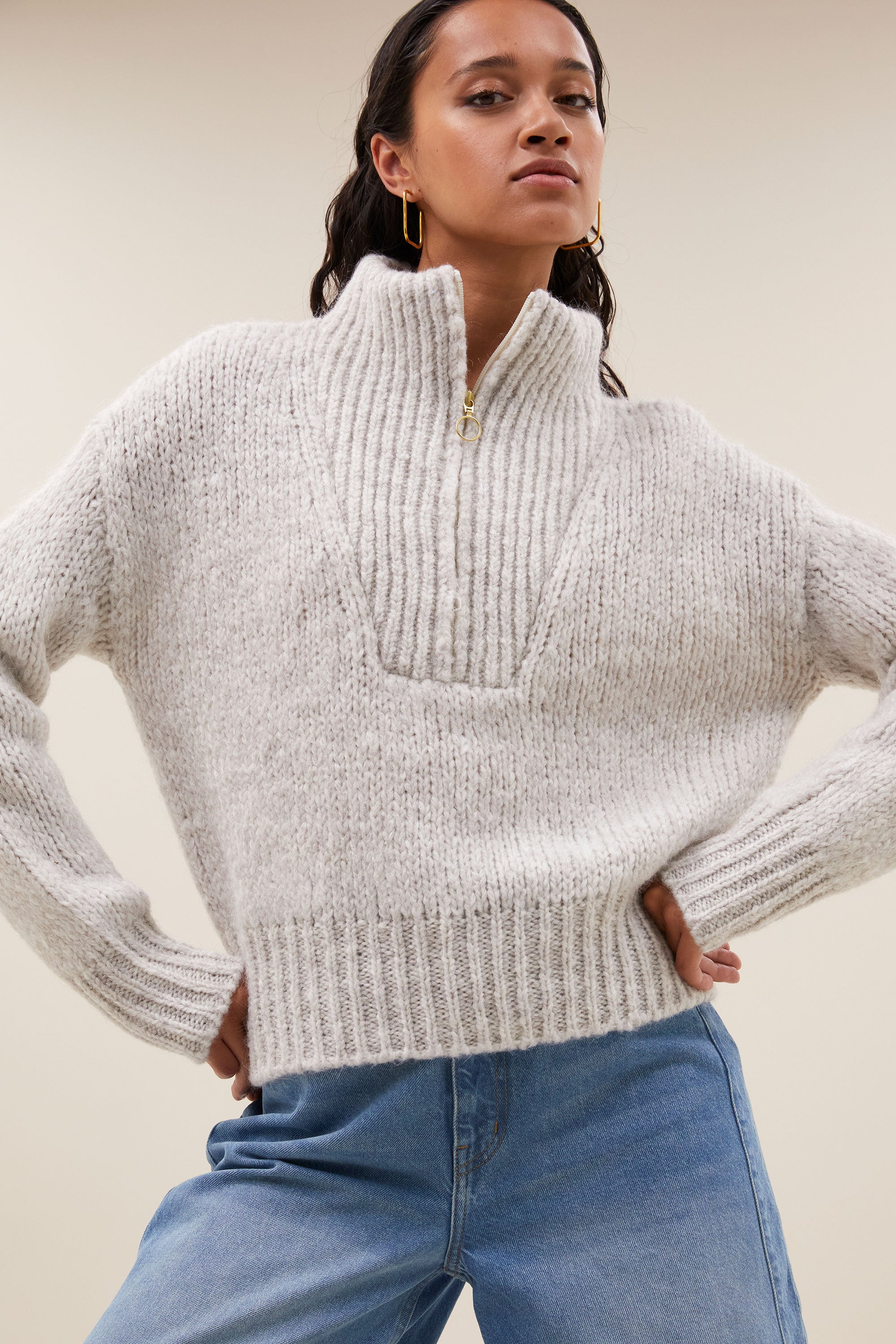 boxy beau pullover - stone grey, comfy fit, stand-up collar, zipper - by-bar  - close-up 