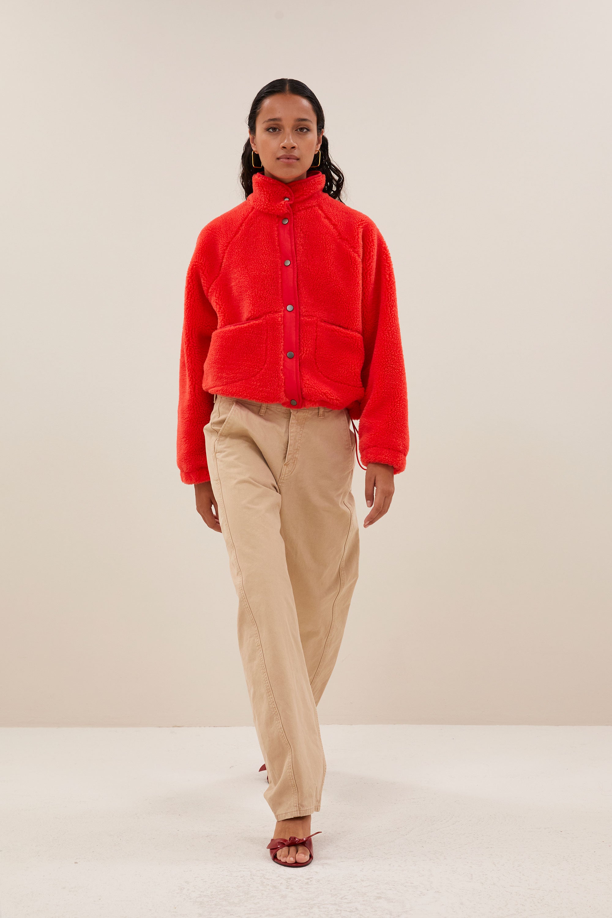 barth pants - tannin, comfy fit, cotton quality, zip and button closure - by-bar - walking shot 