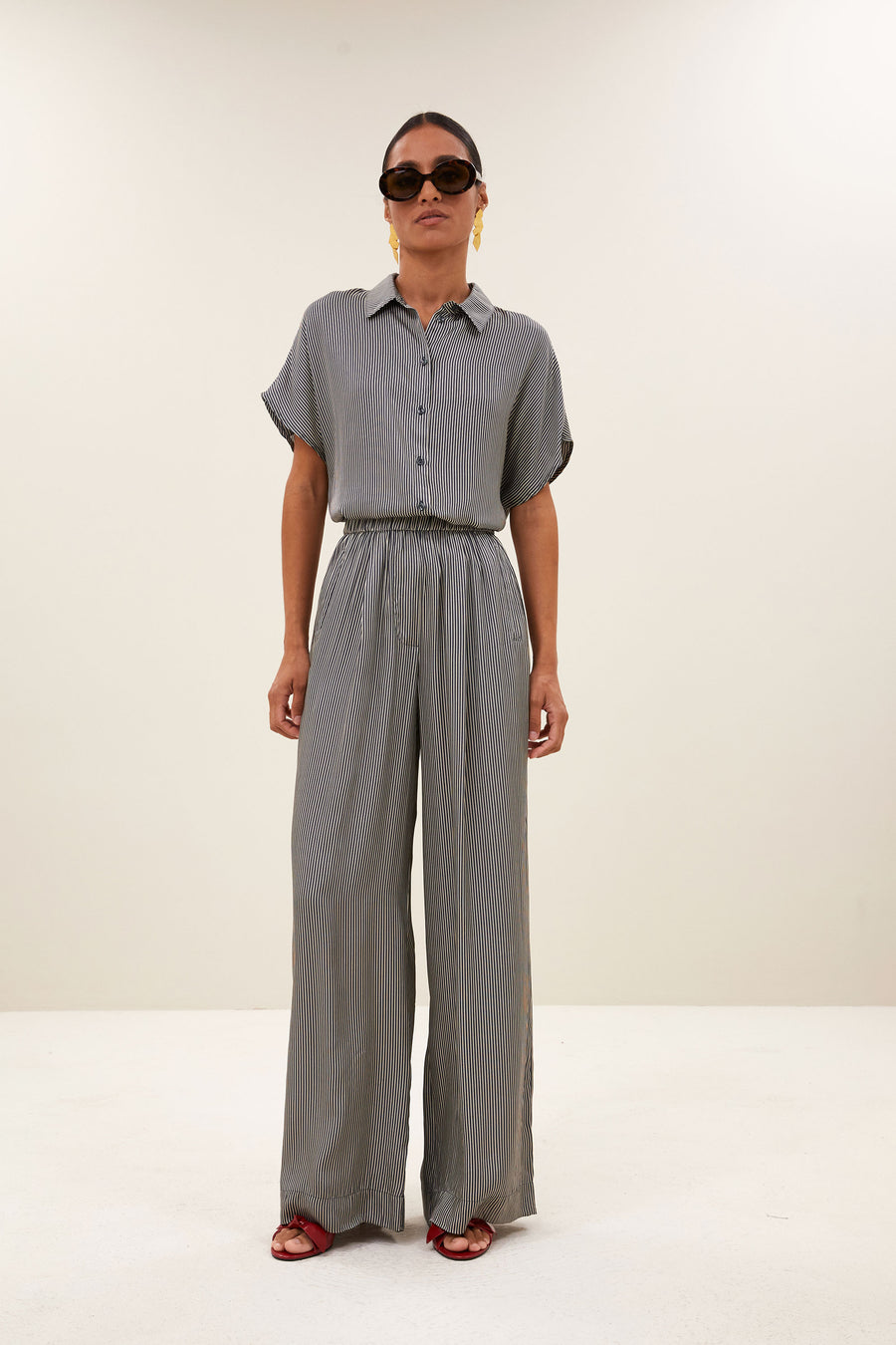 pants-benji-silky-stripe-pants-jet-black-stripe-by-bar-sfeerbeeld