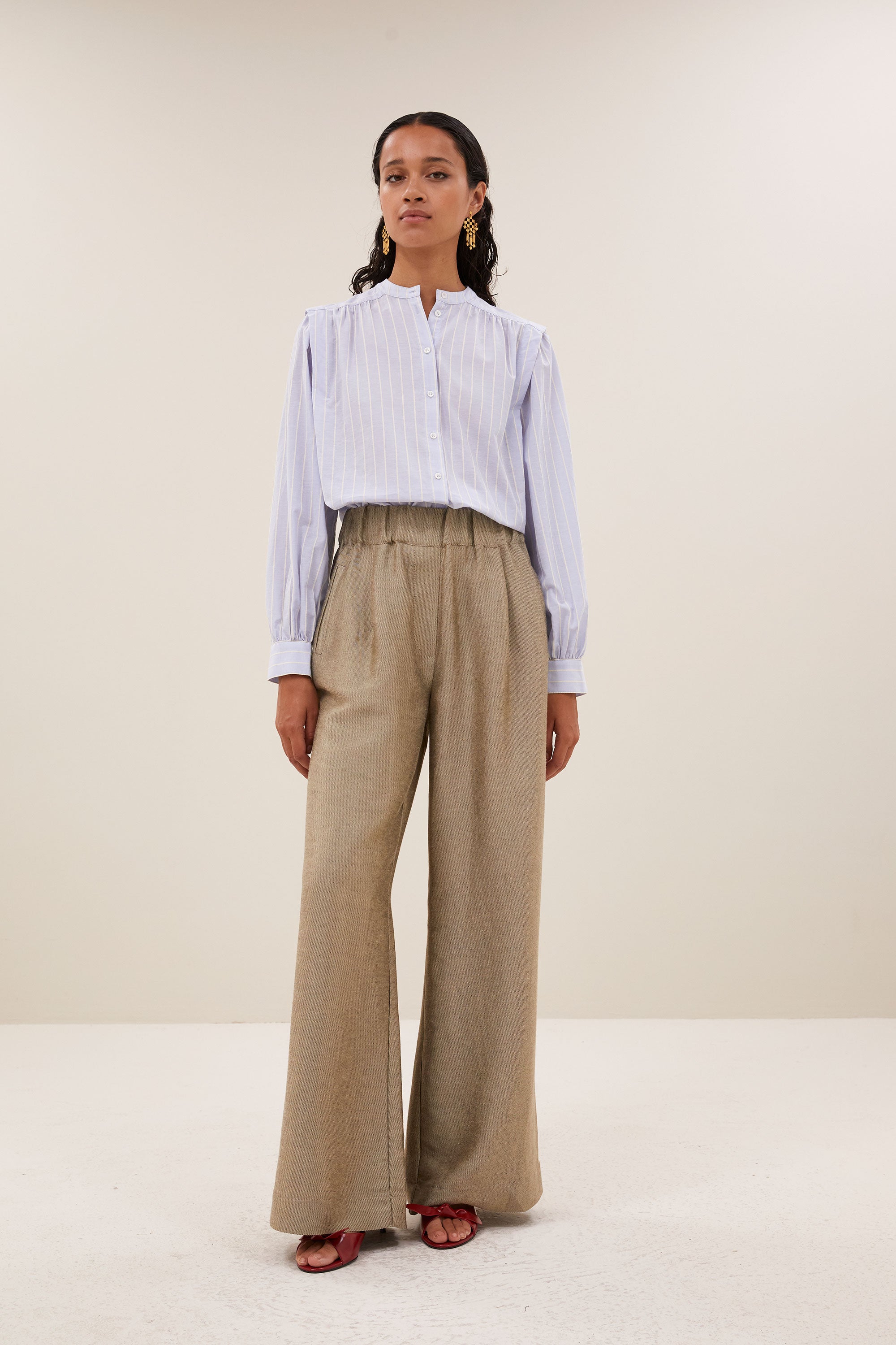 benji gloss pants - gold, elastic band, loose fit, pleated details  - by-bar - front view