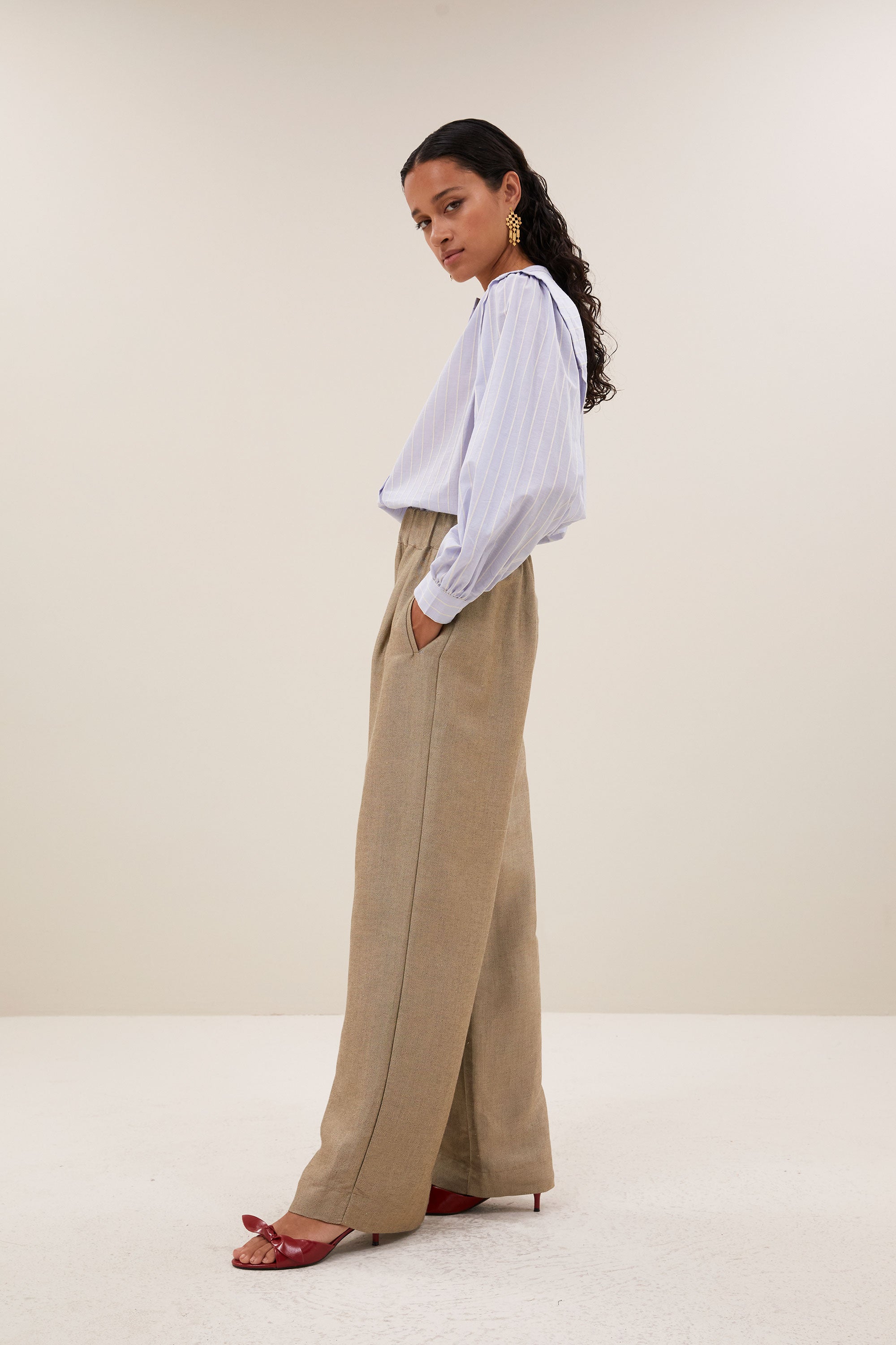 benji gloss pants - gold, elastic band, loose fit, pleated details  - by-bar - side view