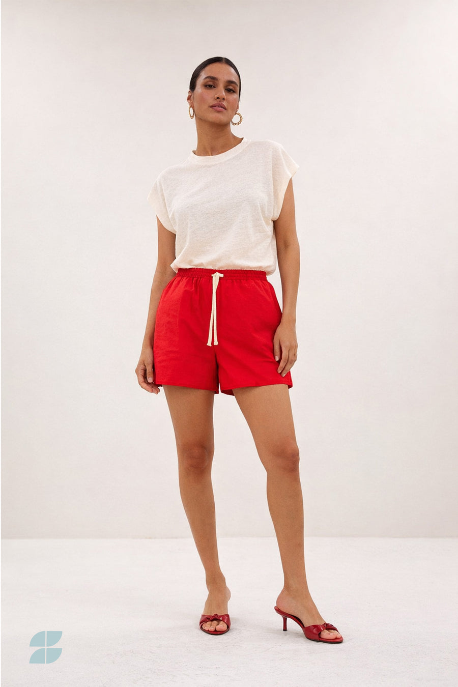 top-mason-linen-top-iced-coffee-by-bar-detail