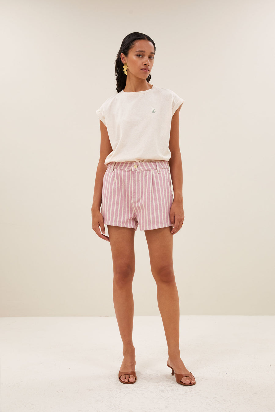 june-stripe-shorts-pink-stripe-comfortabele draagervaring-biologisch katoen-plooien-by-bar-vooraanzicht