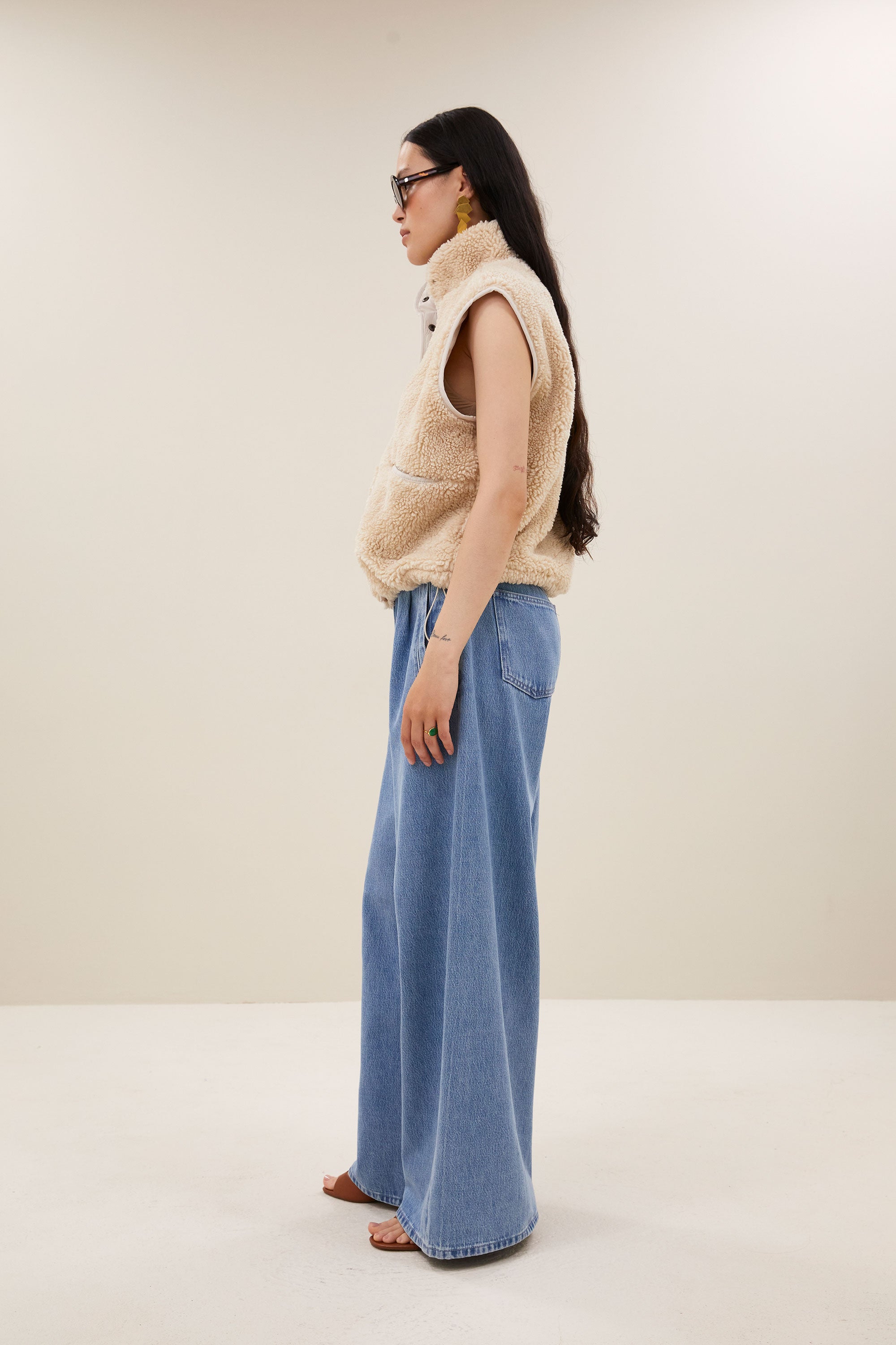 steve sleeveless jacket | off white