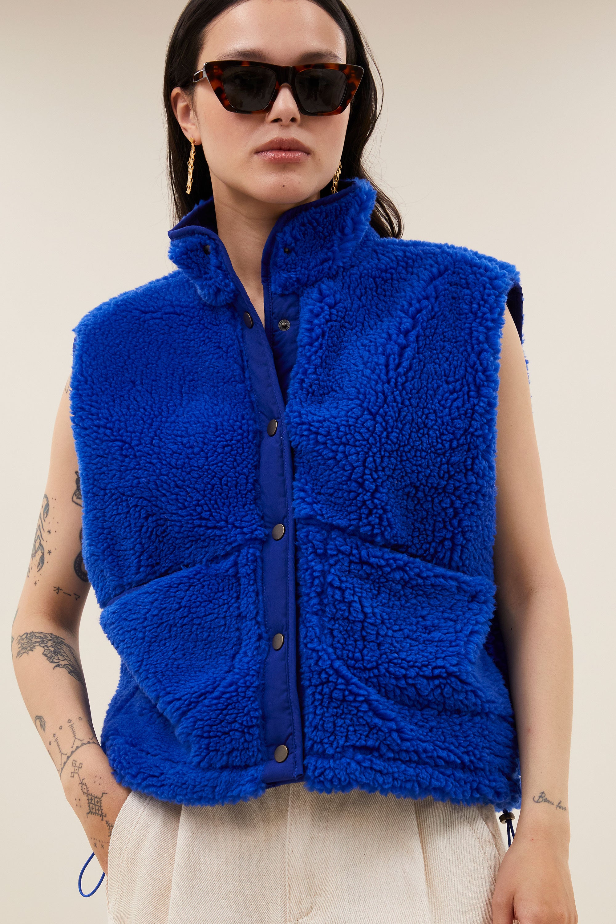 steve sleeveless jacket | azul blue