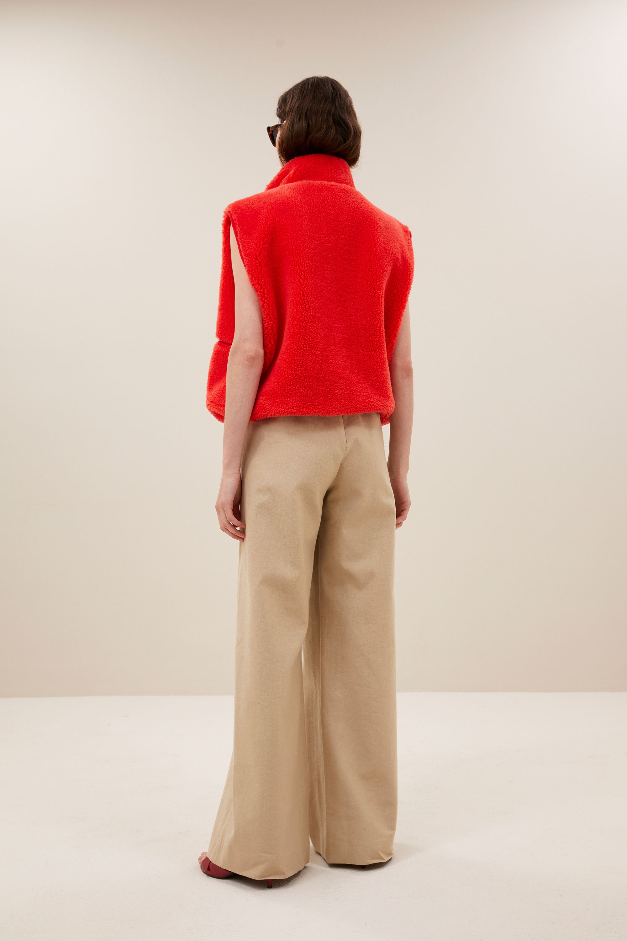 steve sleeveless jacket | poppy red