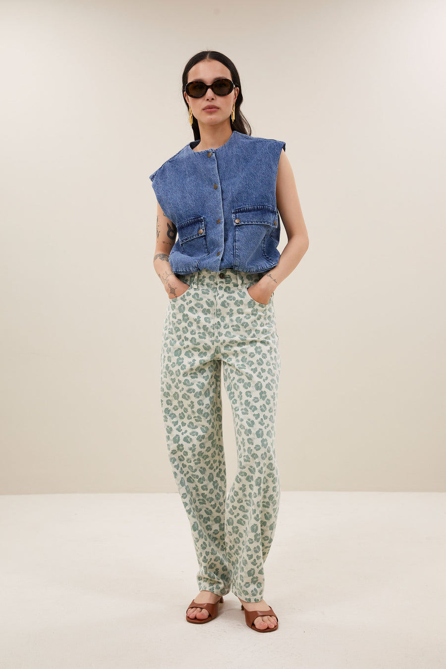 Maggie denim sleeveless jacket | mid denim