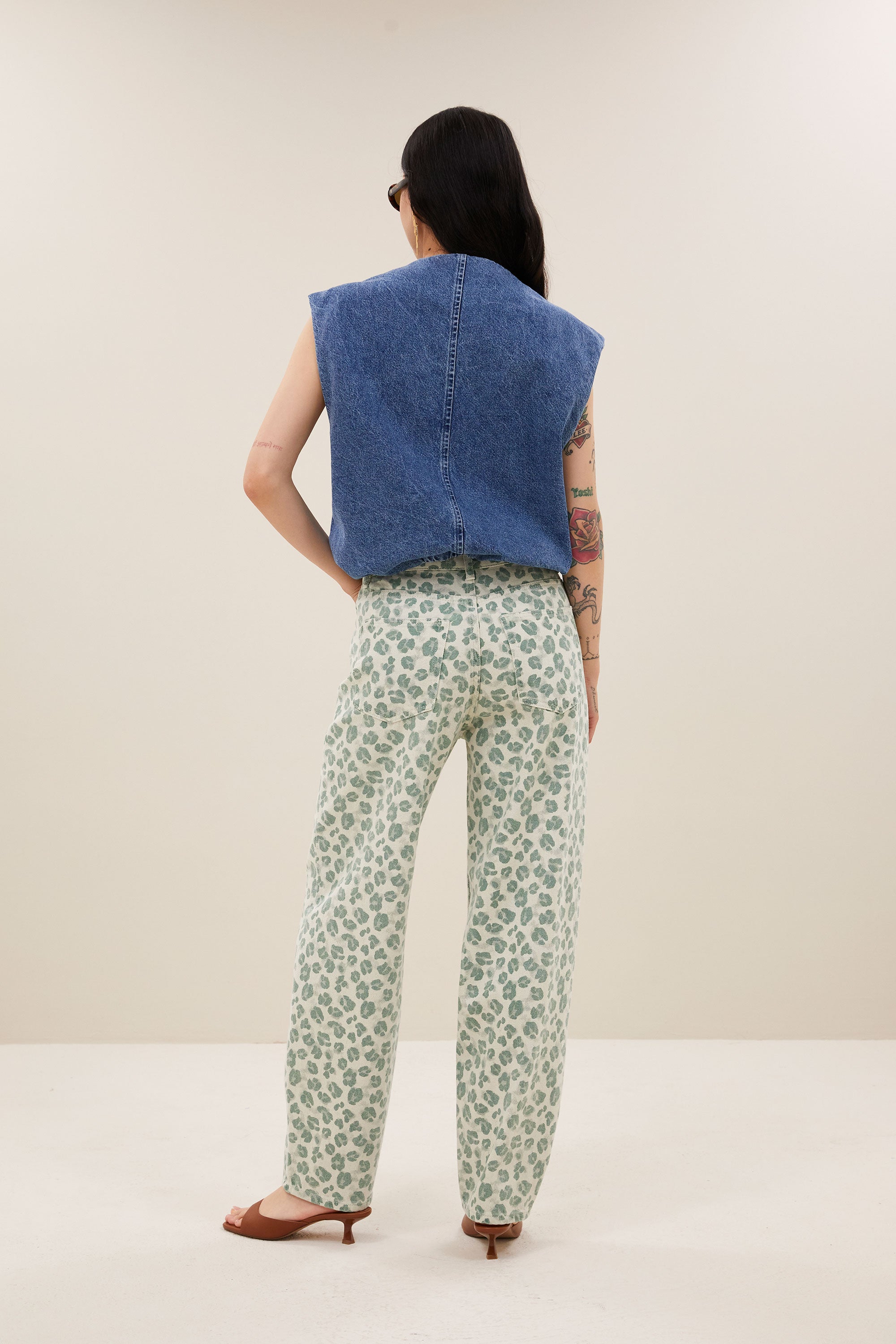 Maggie denim sleeveless jacket | mid denim