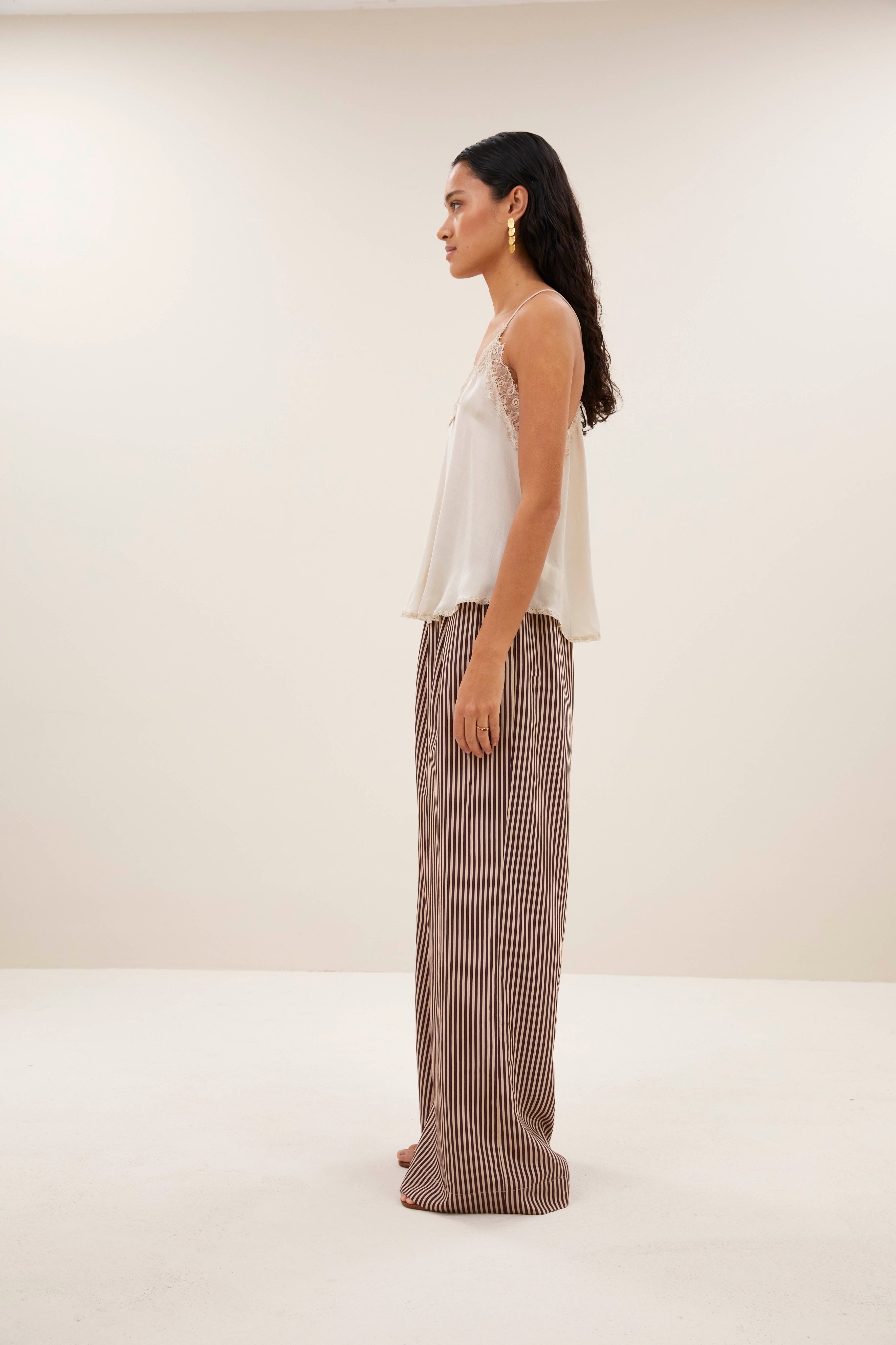 top-pia satin top chalk-by-bar-achteraanzicht