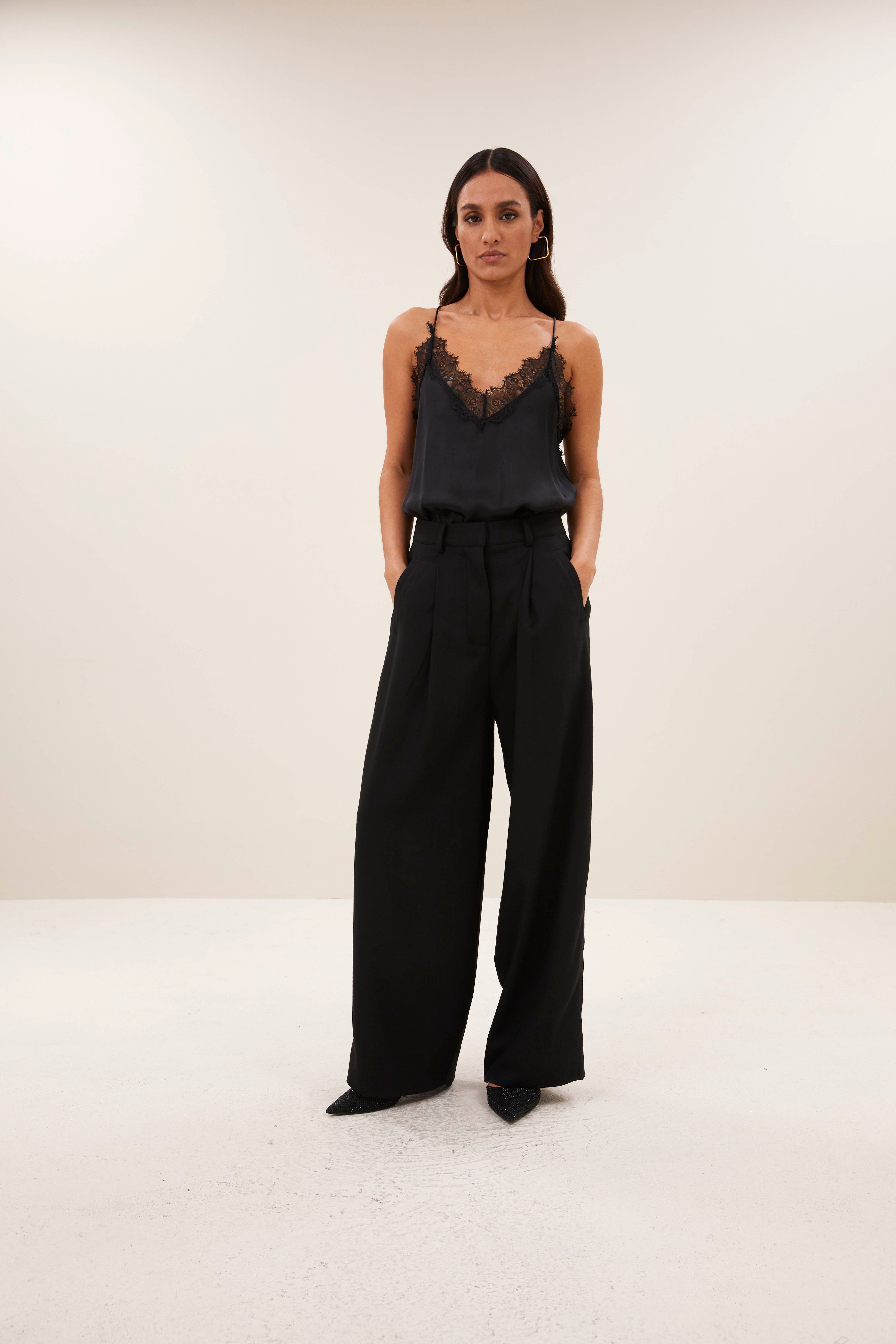 top-pia satin top espresso-by-bar-zijaanzicht