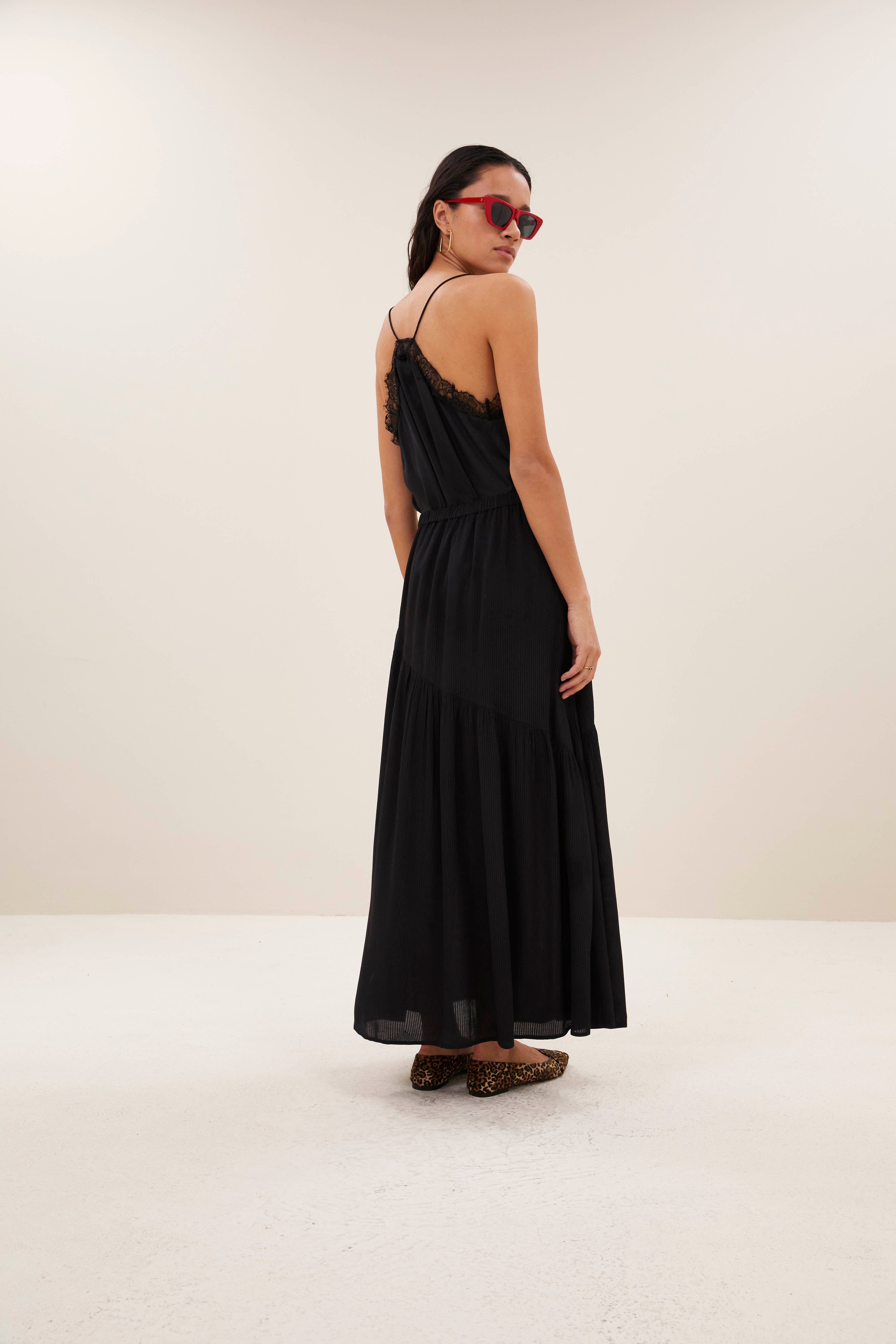 top-pia satin top black-by-bar-achteraanzicht