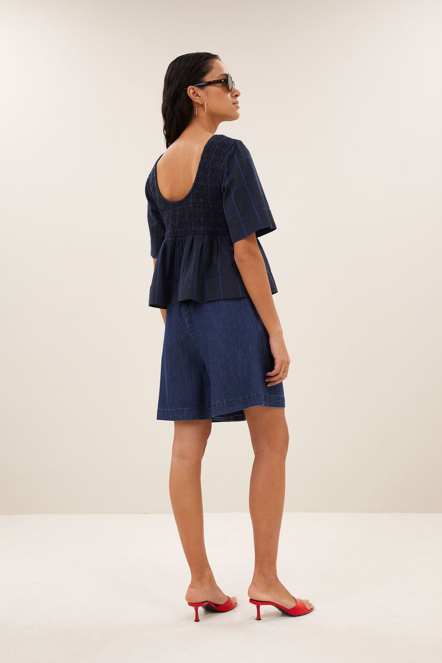 runa-check-top-blue-checks-aansluitende fit-must-have essential-ronde halslijn-by-bar-achteraanzicht