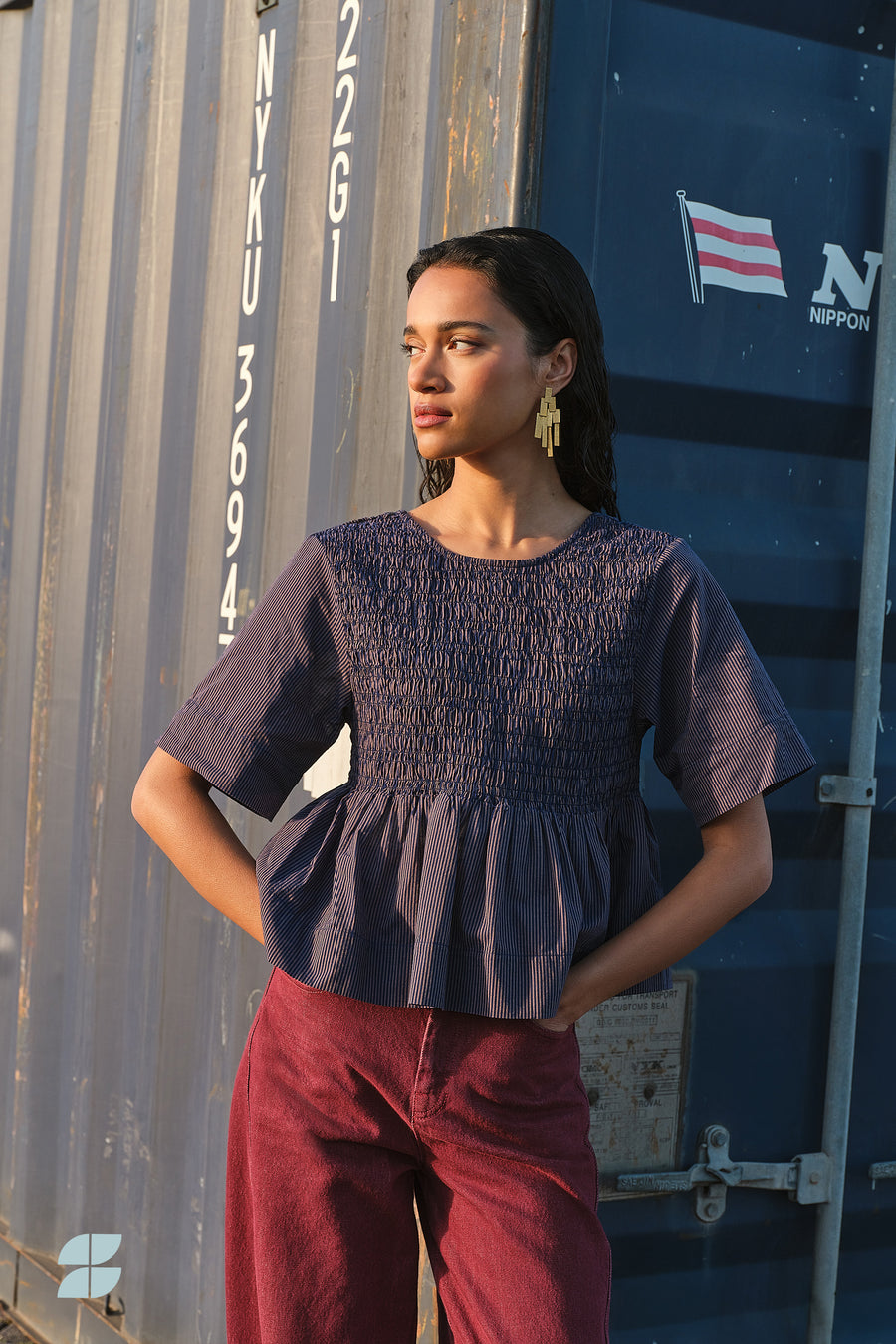 runa-stripe-top-tulsi-stripe-korte fit-biologisch katoen-geplooide details-by-bar-sfeerbeeld