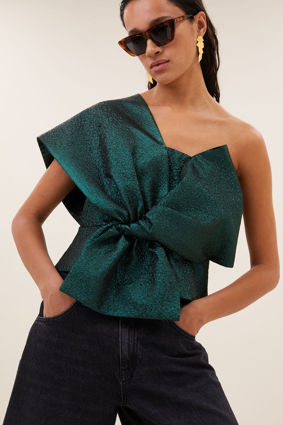 jula-metallic-top-green-metallic-all-time classic-blinde ritssluiting-aansluitende fit-by-bar-detail