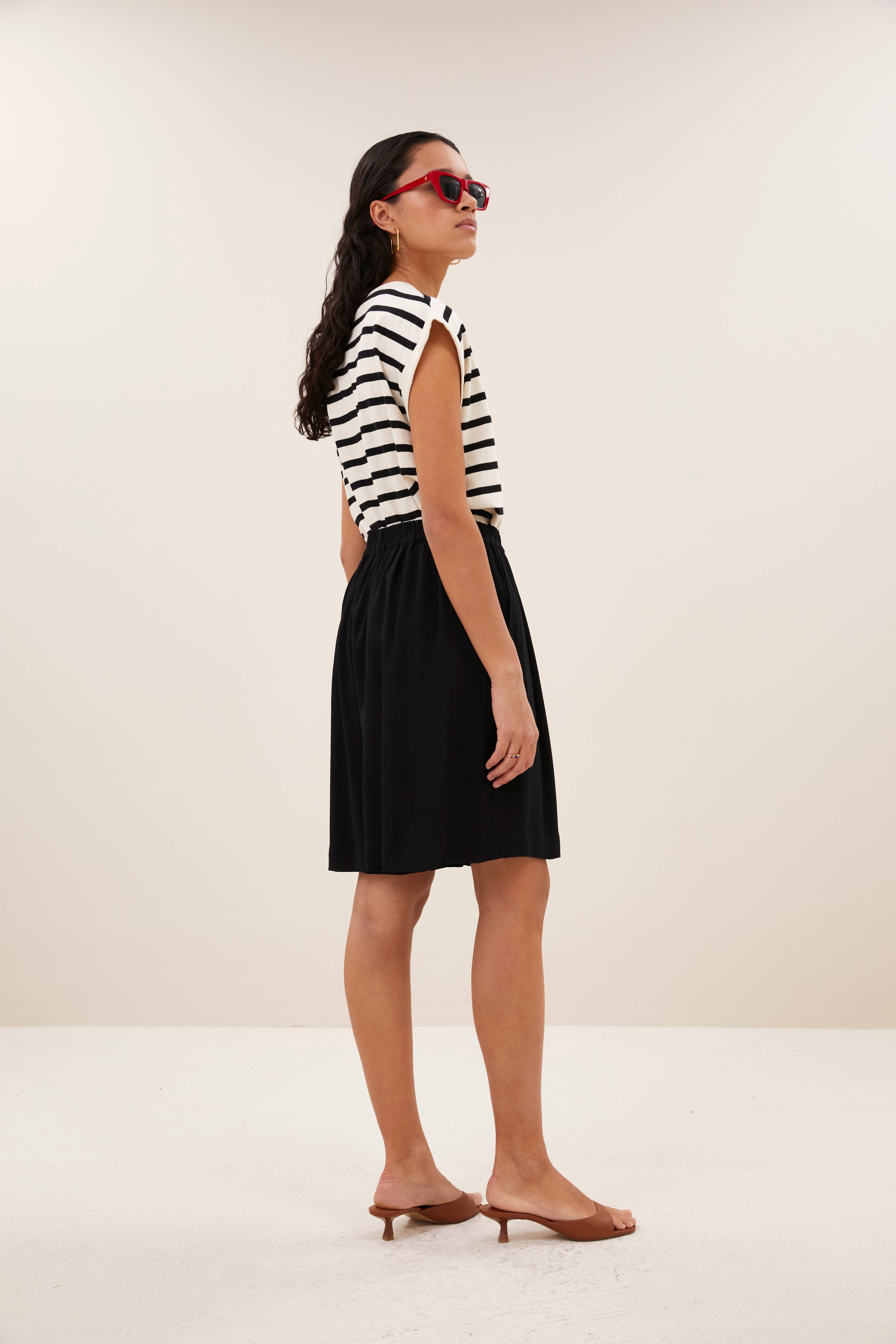 top-tobi stripe logo top grain black stripe-by-bar-zijaanzicht