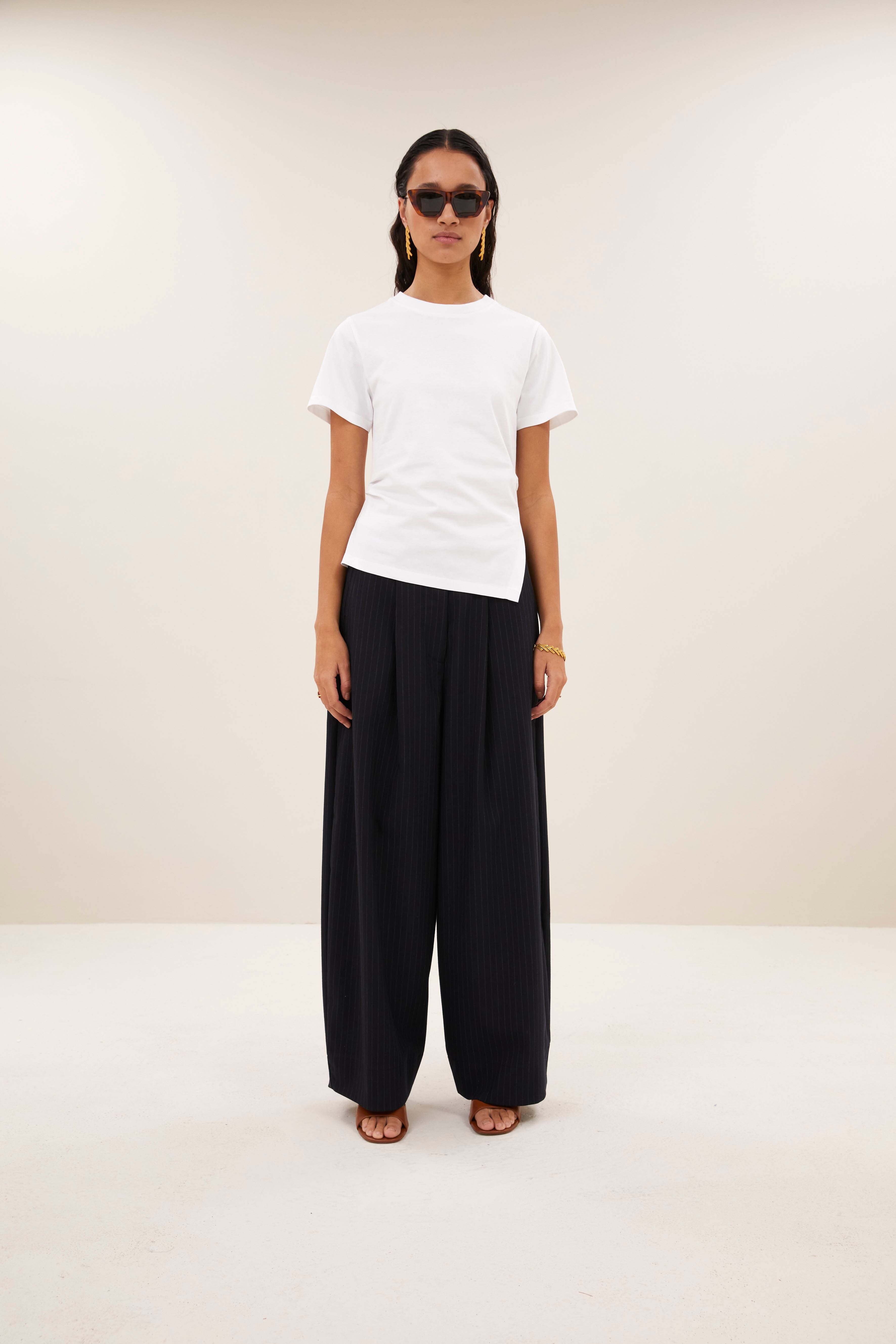 pants-frida pinstripe pants midnight-by-bar-sfeerbeeld