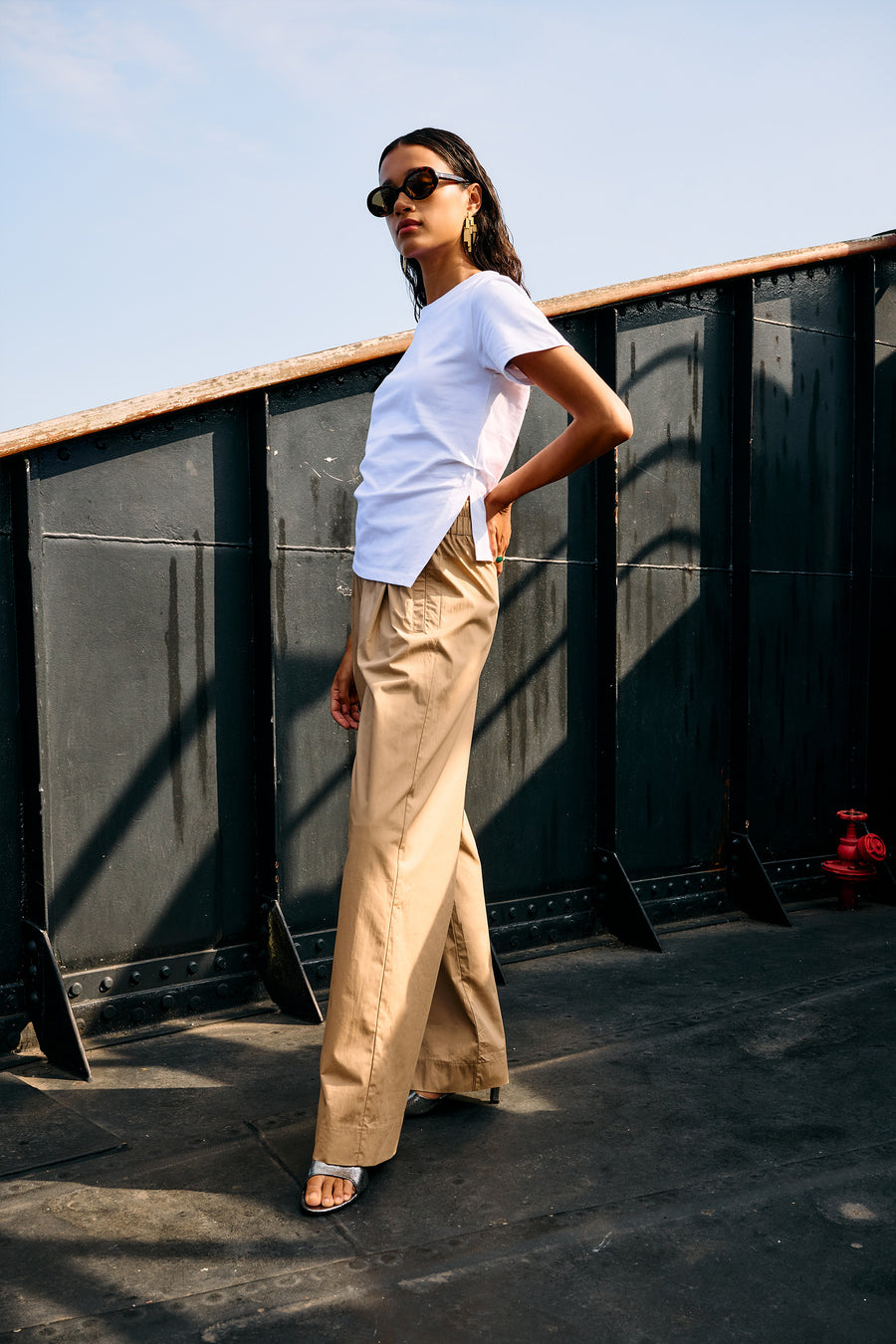 freja-shirt-white-all-time classic-aansluitende fit-biologisch katoen-by-bar-sfeerbeeld