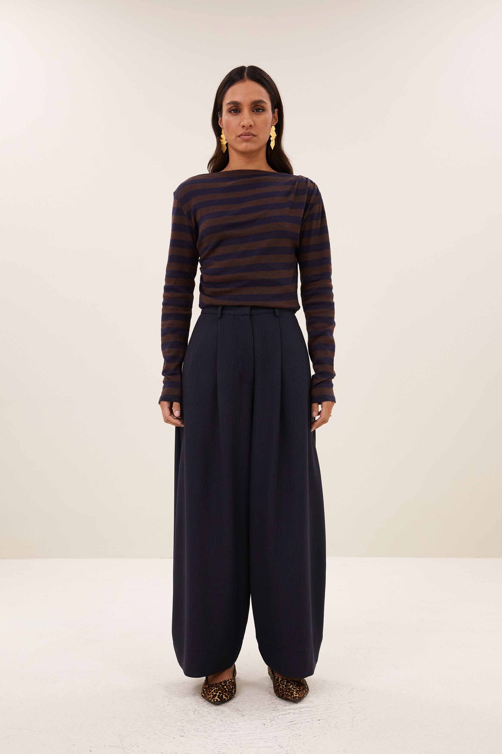leya-big-stripe-top-coffee-bean-all-time classic-aansluitende fit-biologisch katoen-by-bar-aanvullende-foto