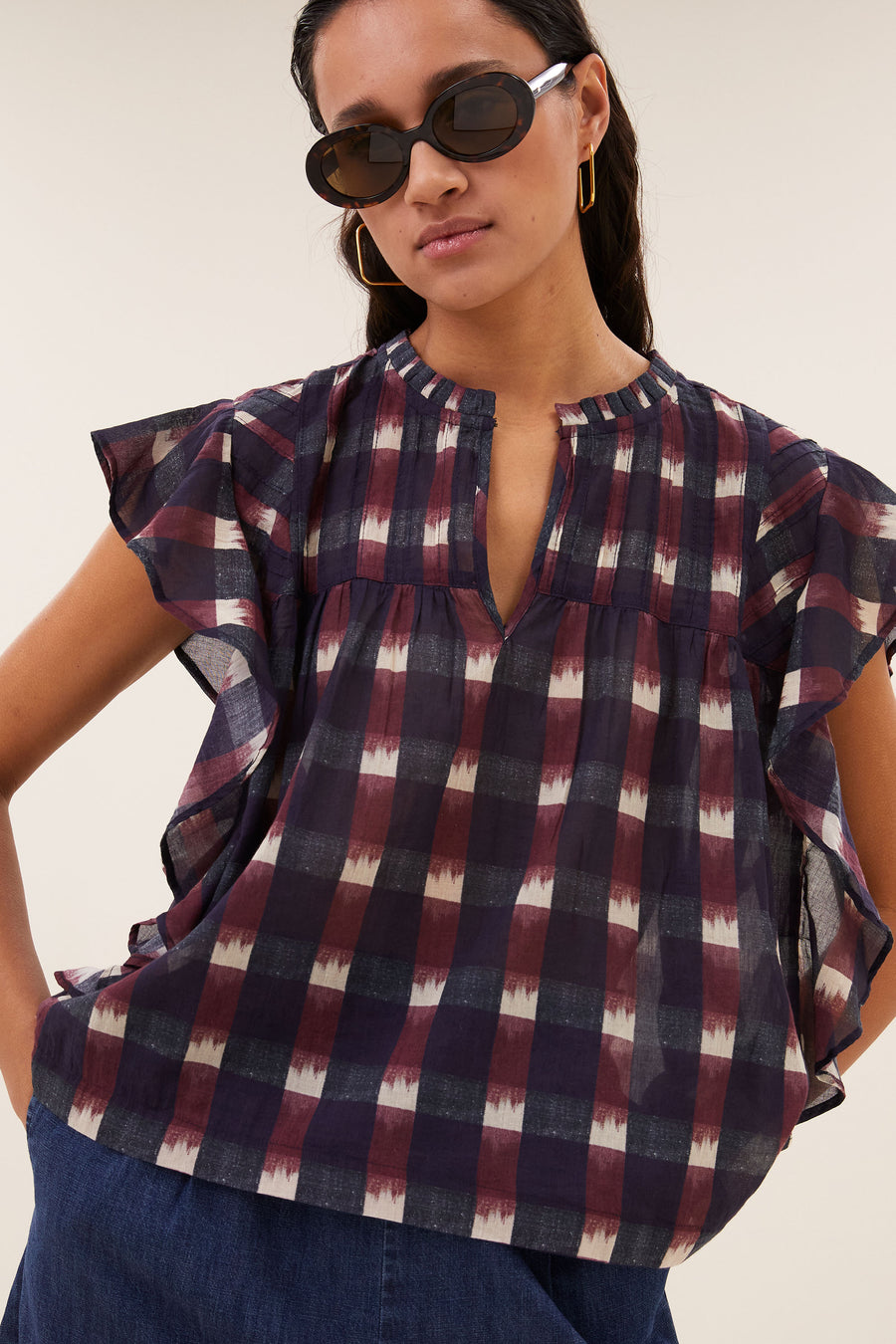 danee-ikat-blouse-wine-ikat-print-biologisch katoen-ronde halslijn-kleine kapmouw-by-bar-detail