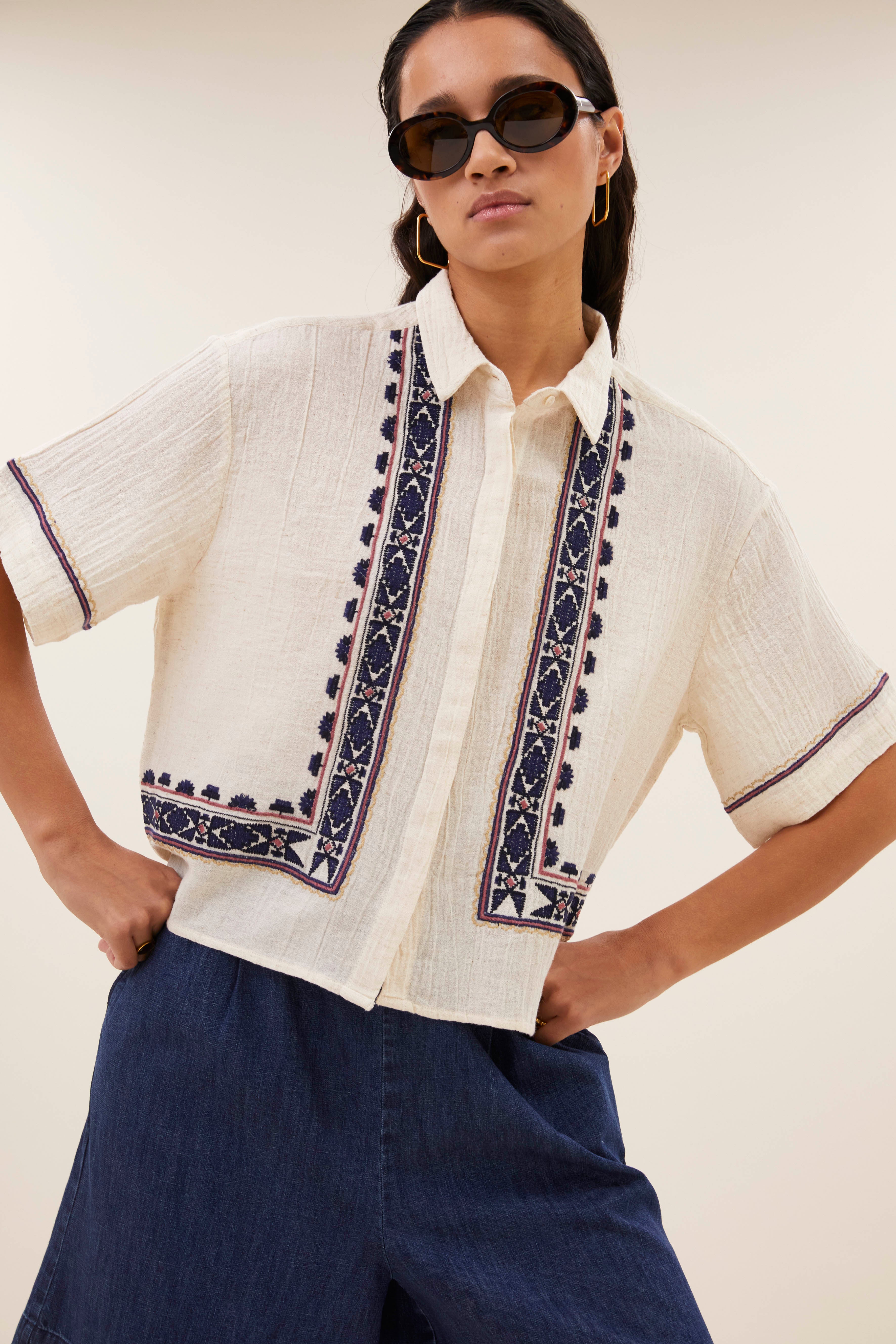 blouse-jela embroidery blouse sand-by-bar-vooraanzicht