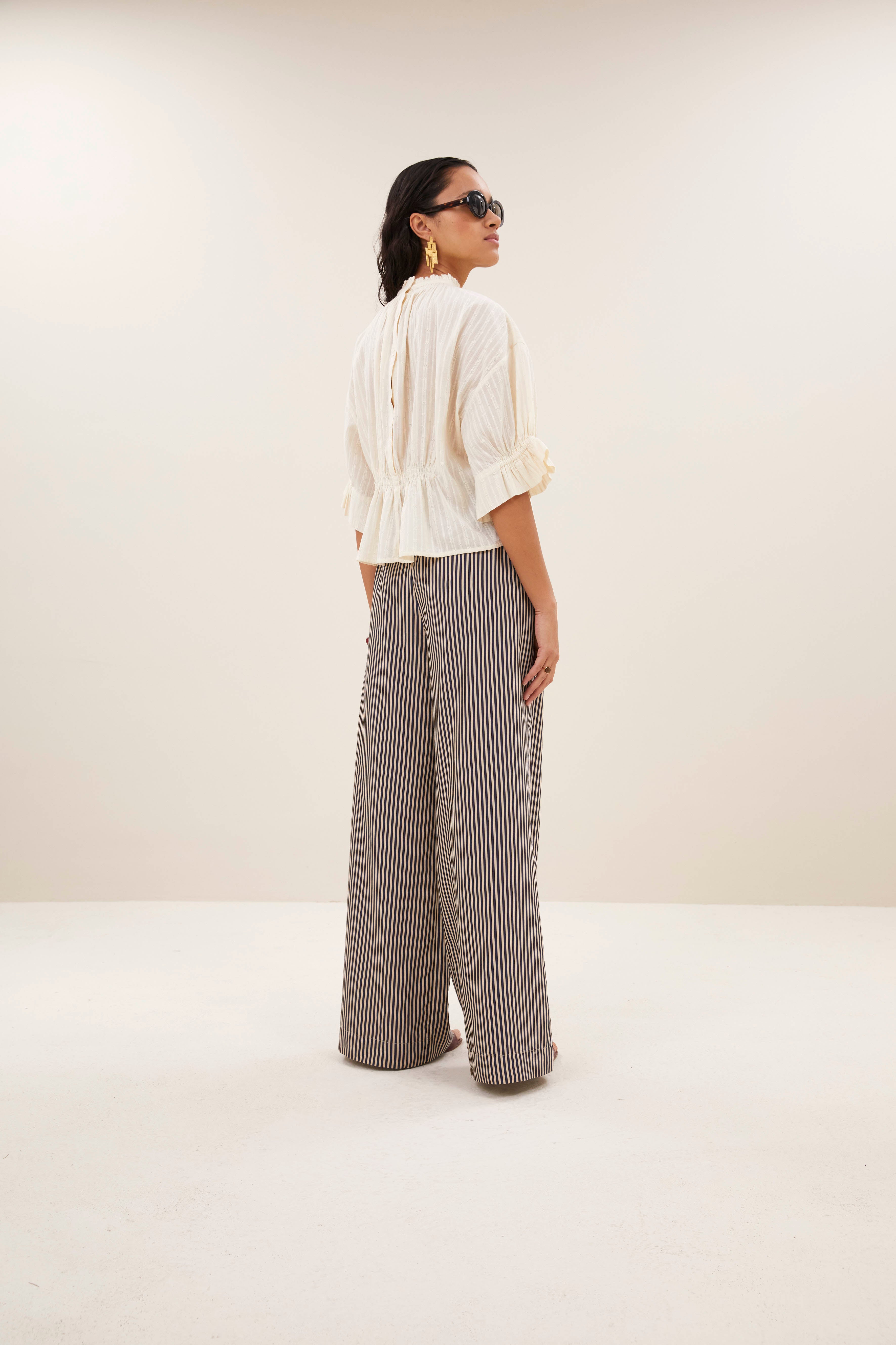 blouse-isabel dobby blouse sand-by-bar-