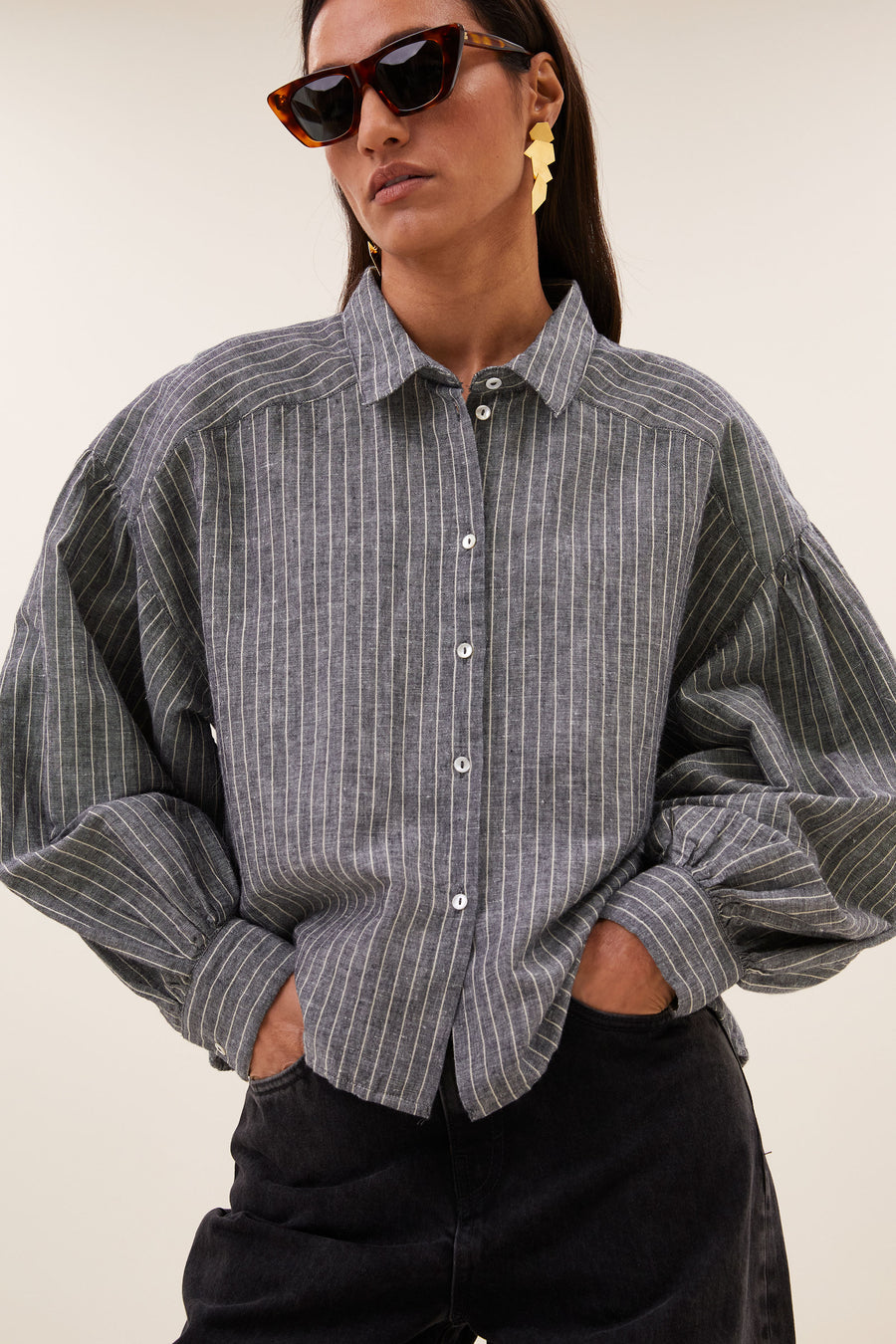 sarah short thin stripe blouse | ash grey stripe