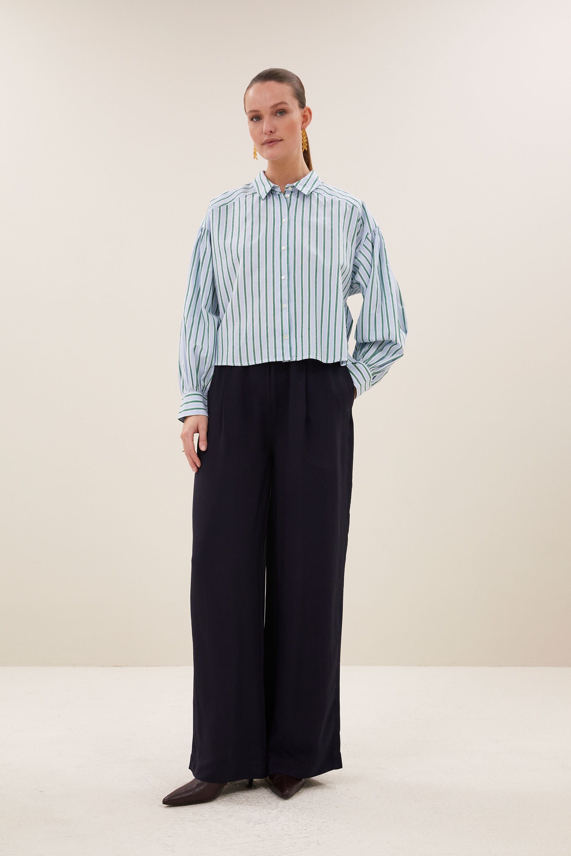pelle-satin-stripe-pants-night-sky-all-time classic-must-have essential-plooien-by-bar-achteraanzicht