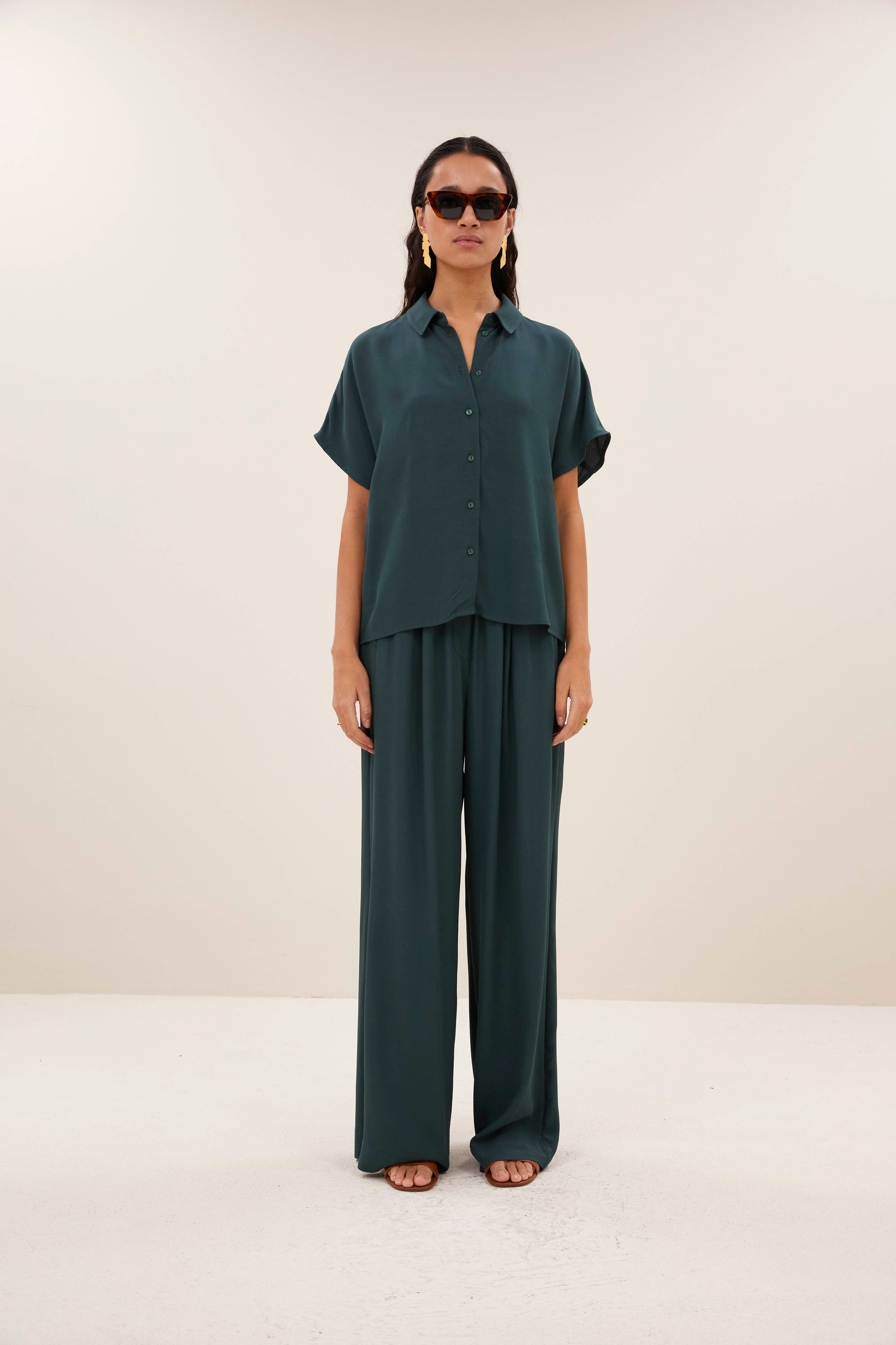 blouse-barley viscose blouse dried basil-by-bar-achteraanzicht