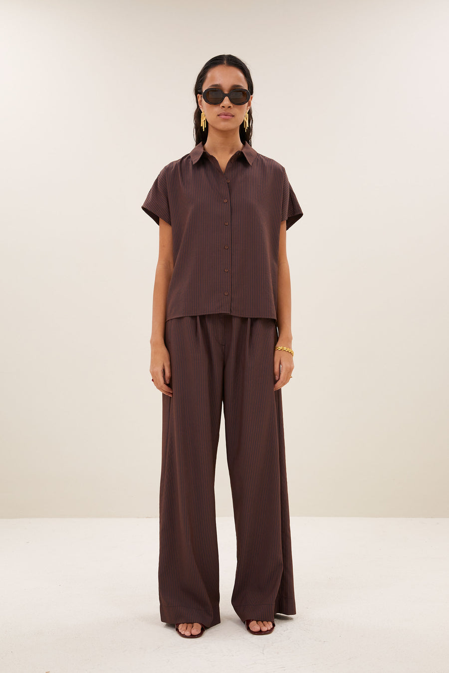barley-tan-stripe-blouse-tanning-stripe-knoopsluiting-kleine kapmouw-opstaande kraag-by-bar-vooraanzicht