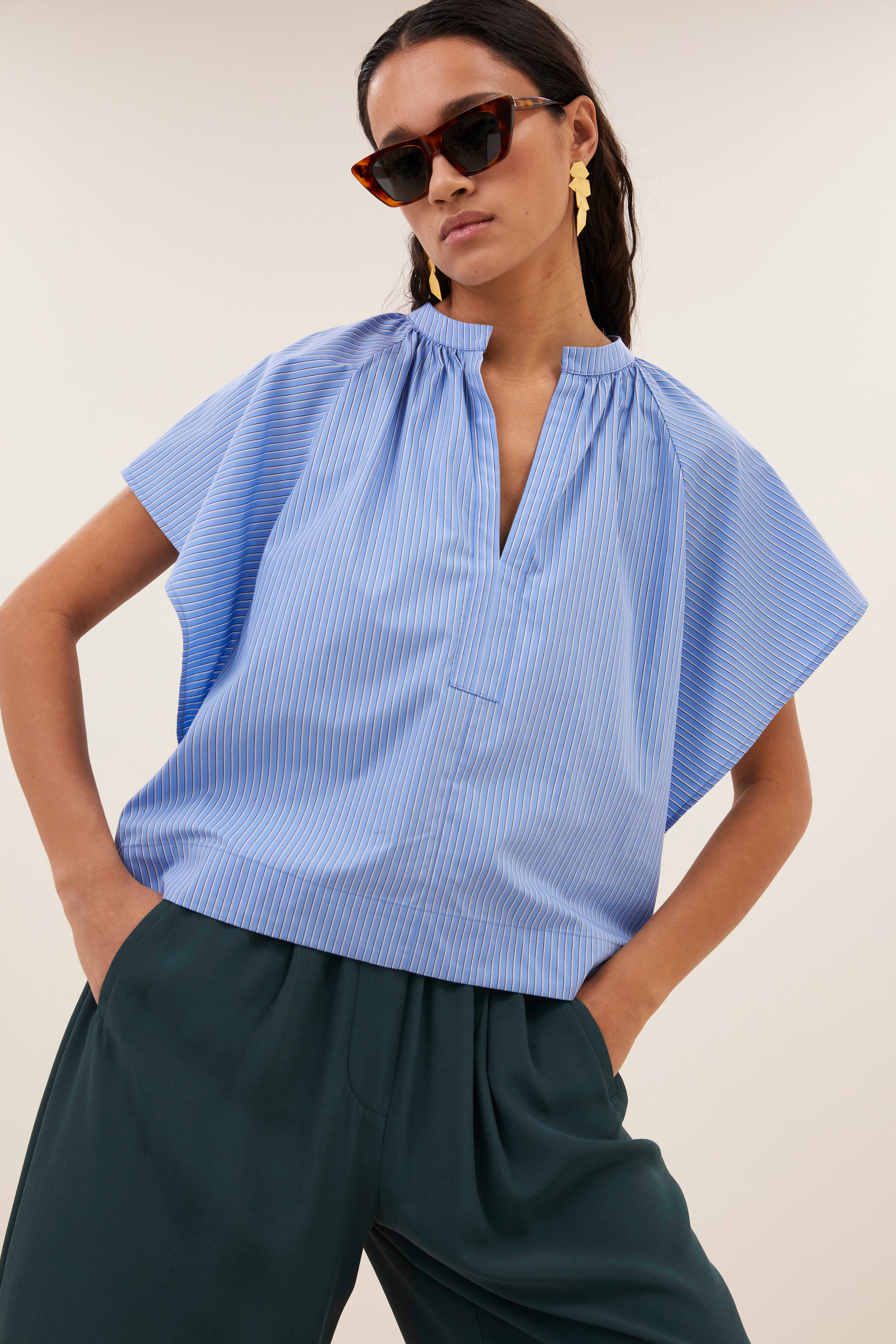 blouse-vina cloud blouse cloud blue stripe-by-bar-sfeerbeeld