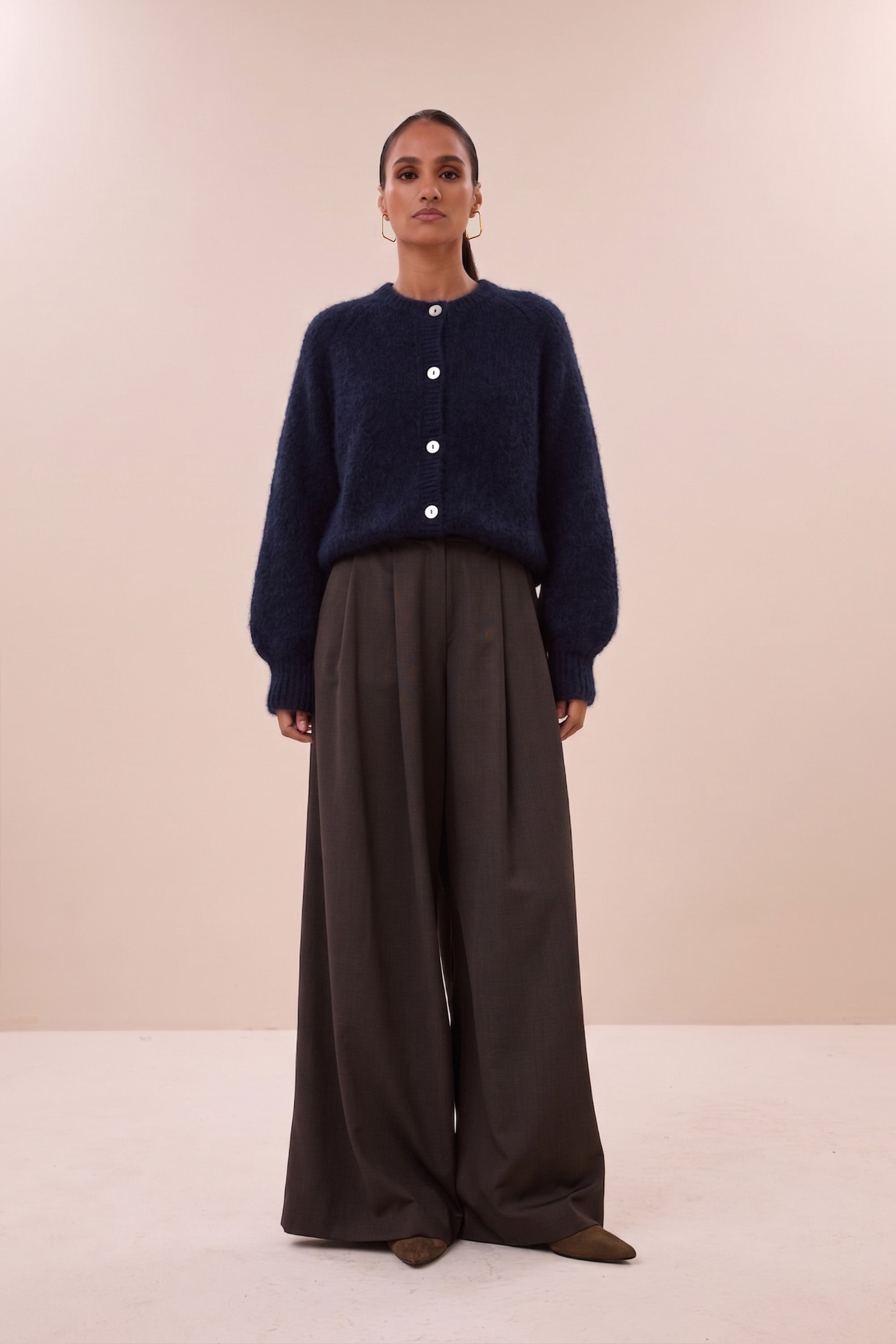 sian-cardigan-midnight-all-time classic-knoopsluiting-mix van mohair-by-bar-aanvullende-foto