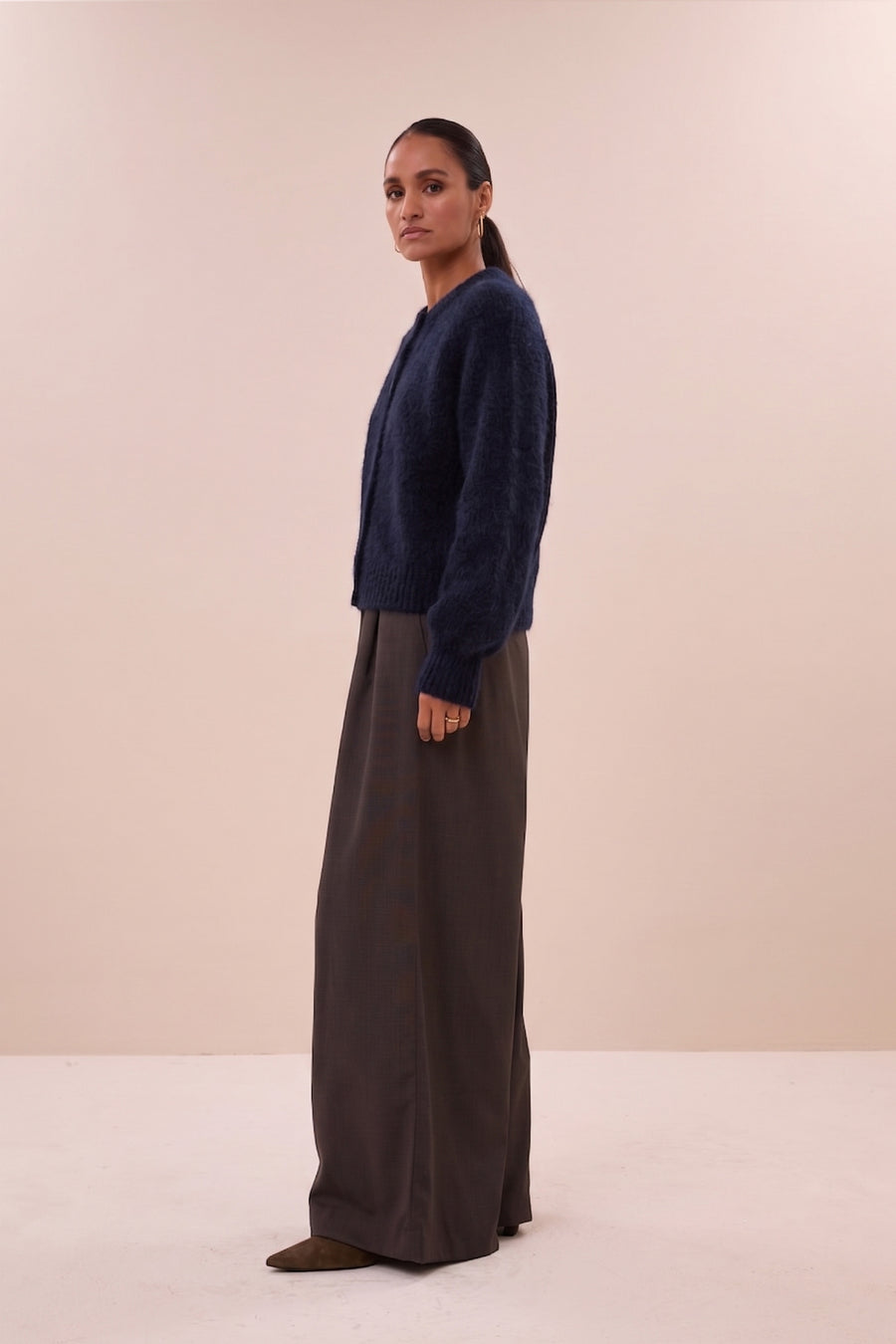 sian-cardigan-midnight-all-time classic-knoopsluiting-mix van mohair-by-bar-zijaanzicht