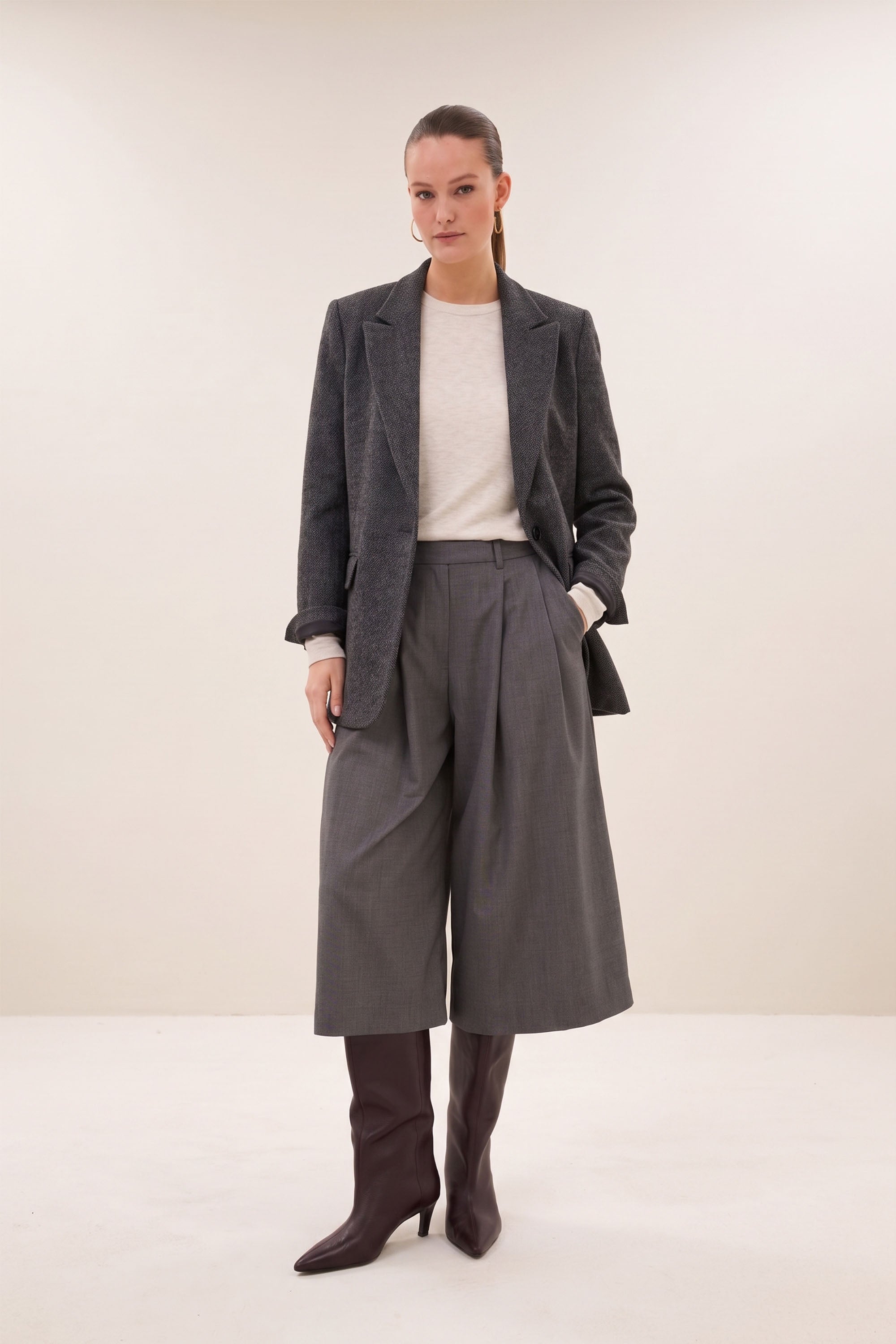 mowi bermuda shorts | dark grey